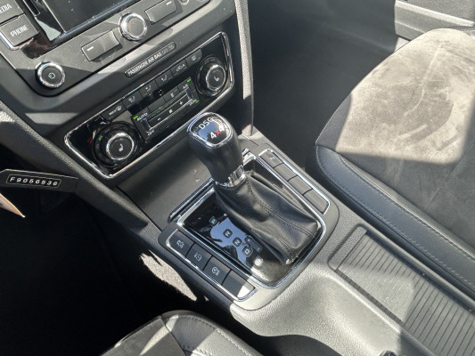 SKODA Superb 2.0TDi Elegance4x4-image-13