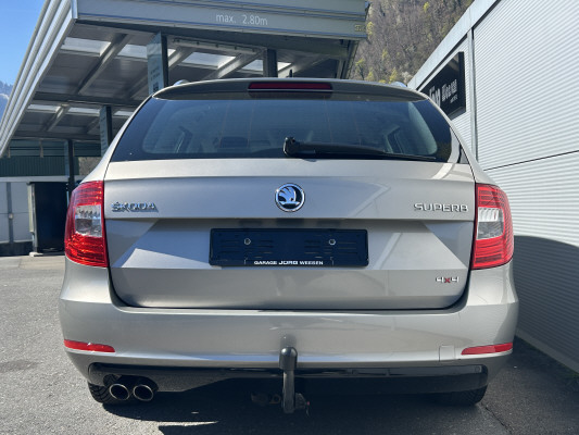 SKODA Superb 2.0TDi Elegance4x4-image-4