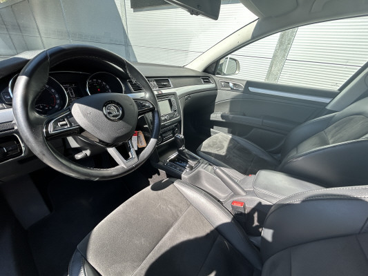 SKODA Superb 2.0TDi Elegance4x4-image-7