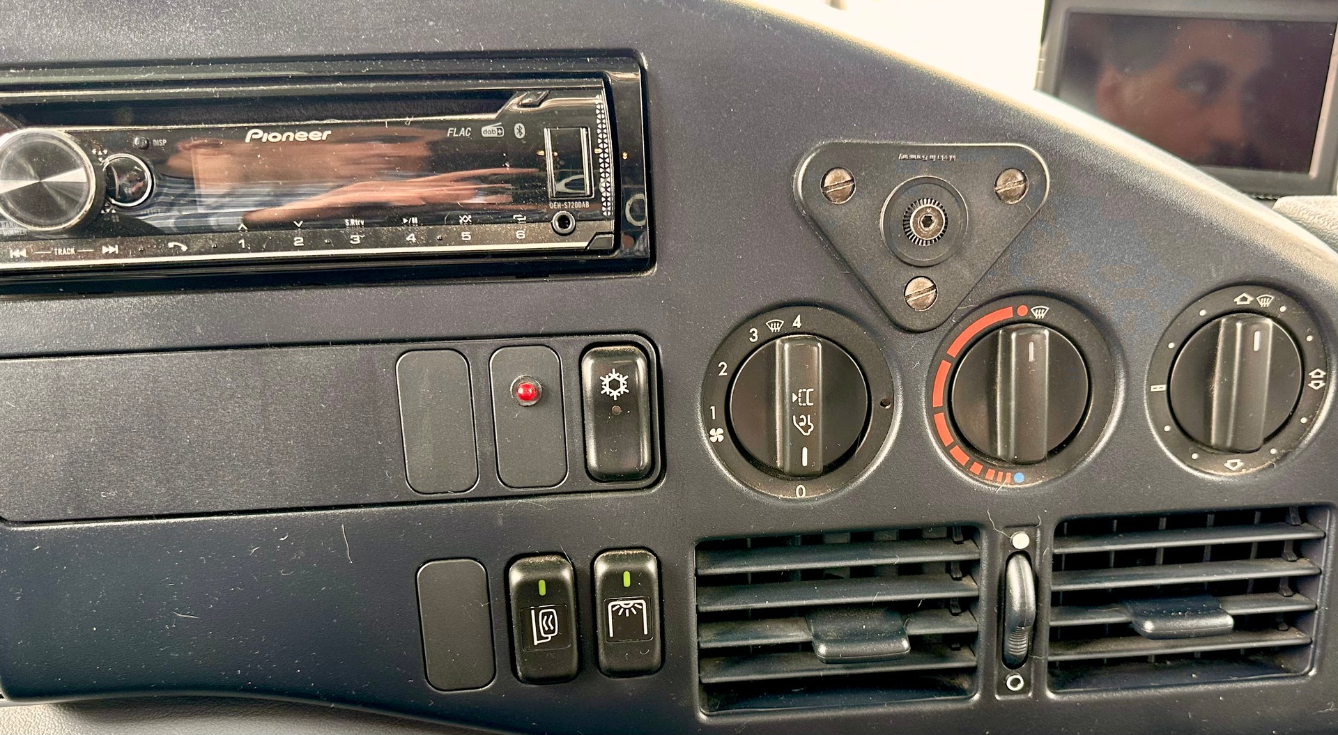 MERCEDES-BENZ 122PS NissmannBischoff ***FRISCH AB MFK & SERVICE***-image-17