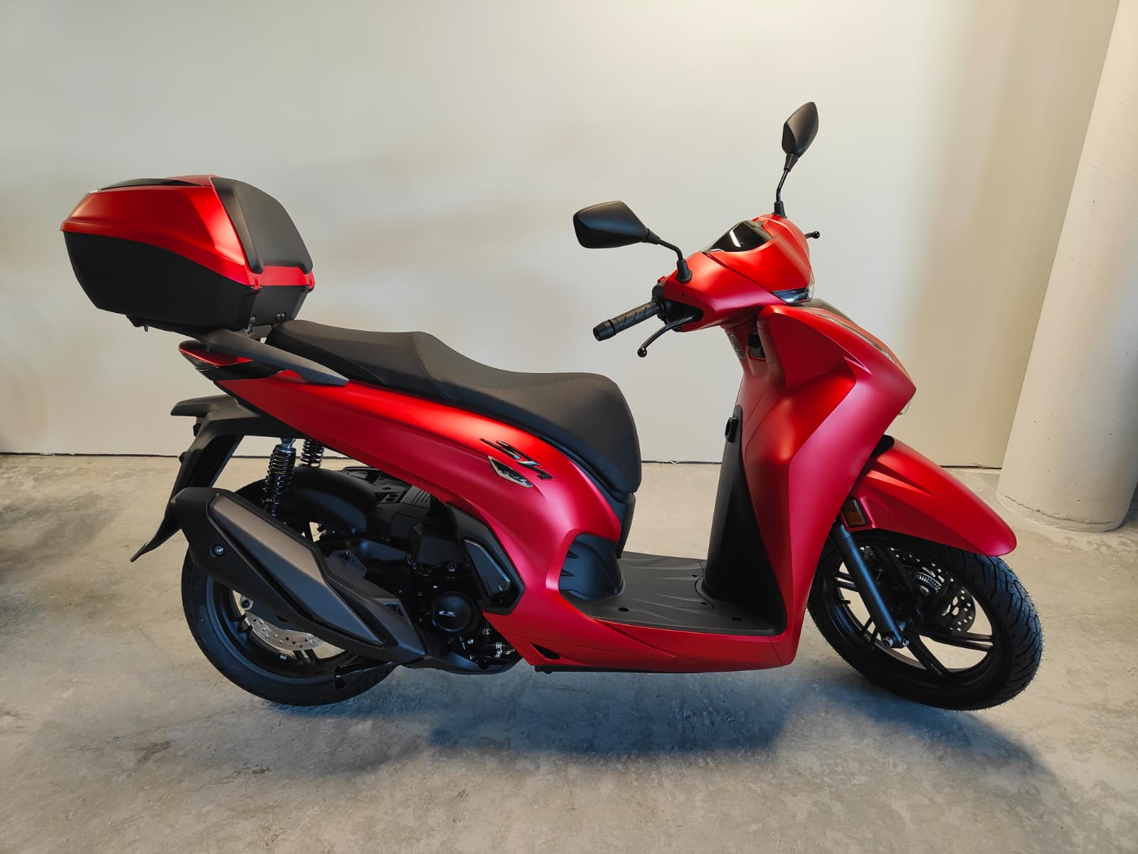 HONDA SH 350-showroom-element-1