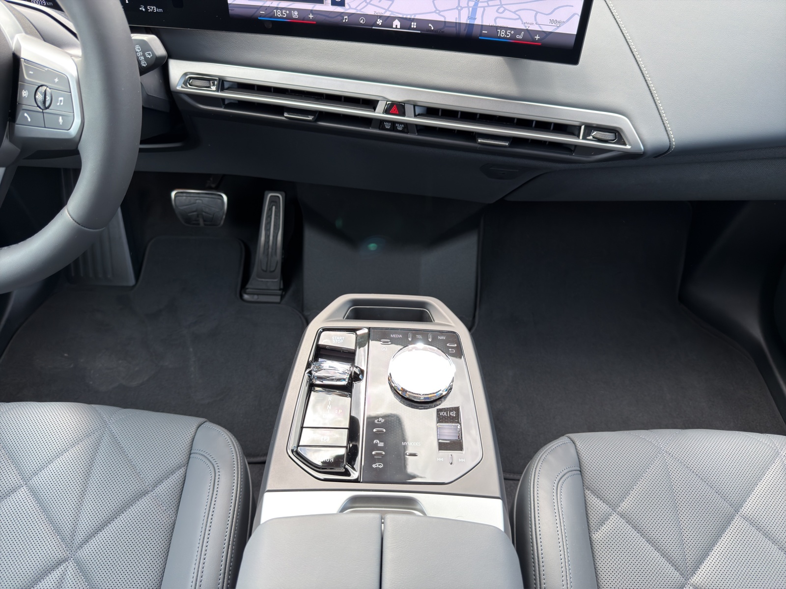 BMW iX xDrive60 M Sport Pro-image-13