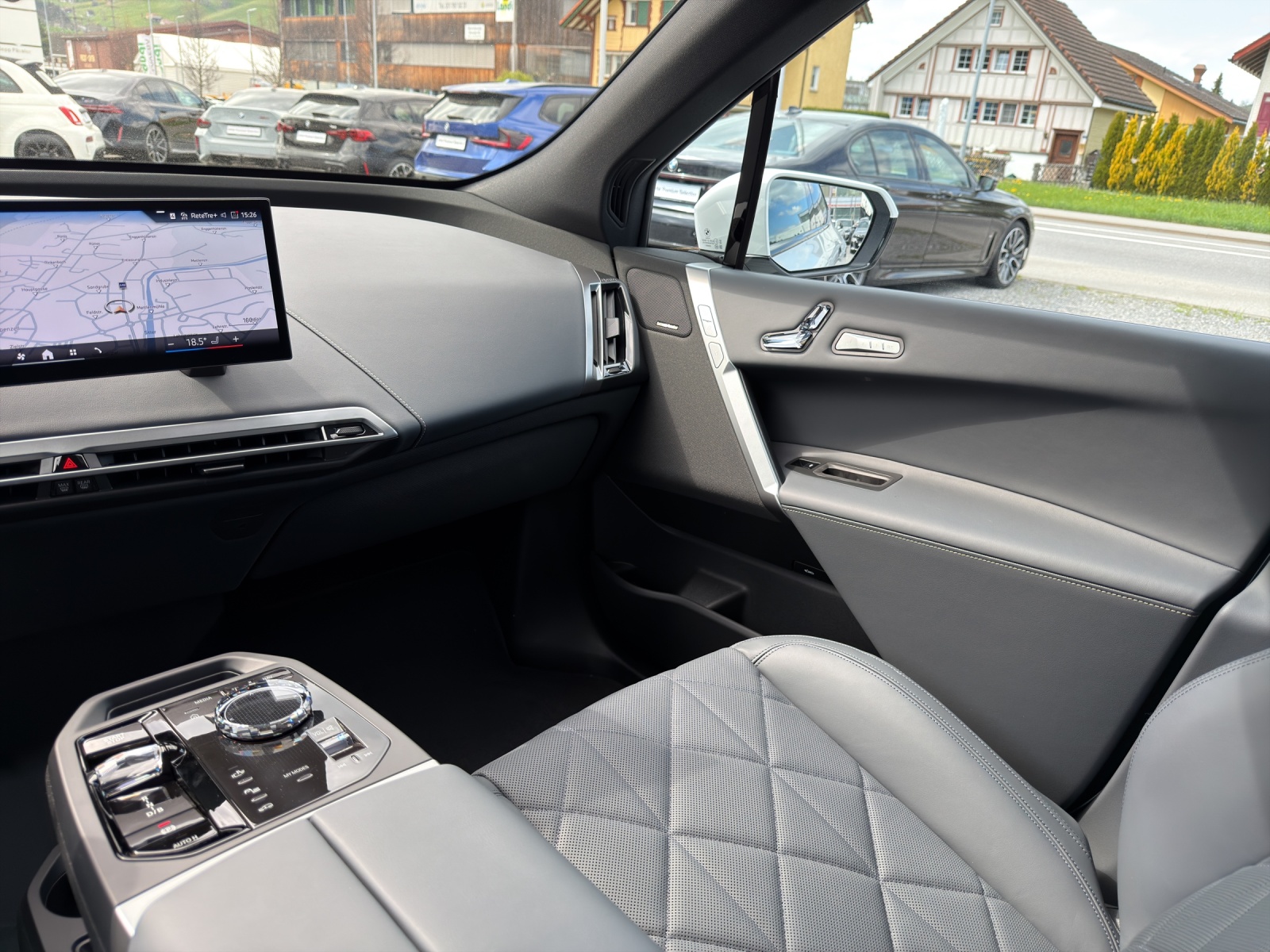 BMW iX xDrive60 M Sport Pro-image-16