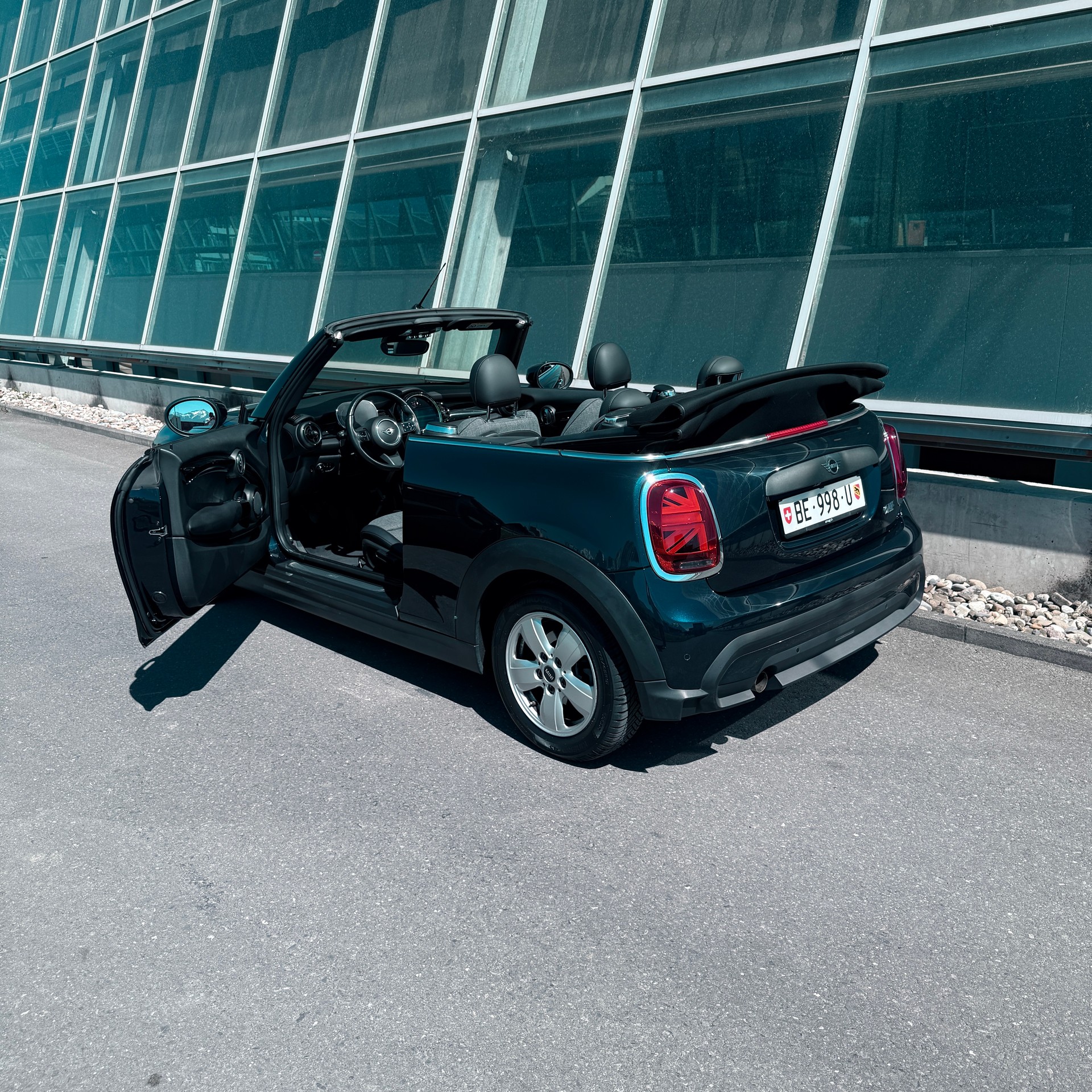 MINI One Cabriolet-image-7