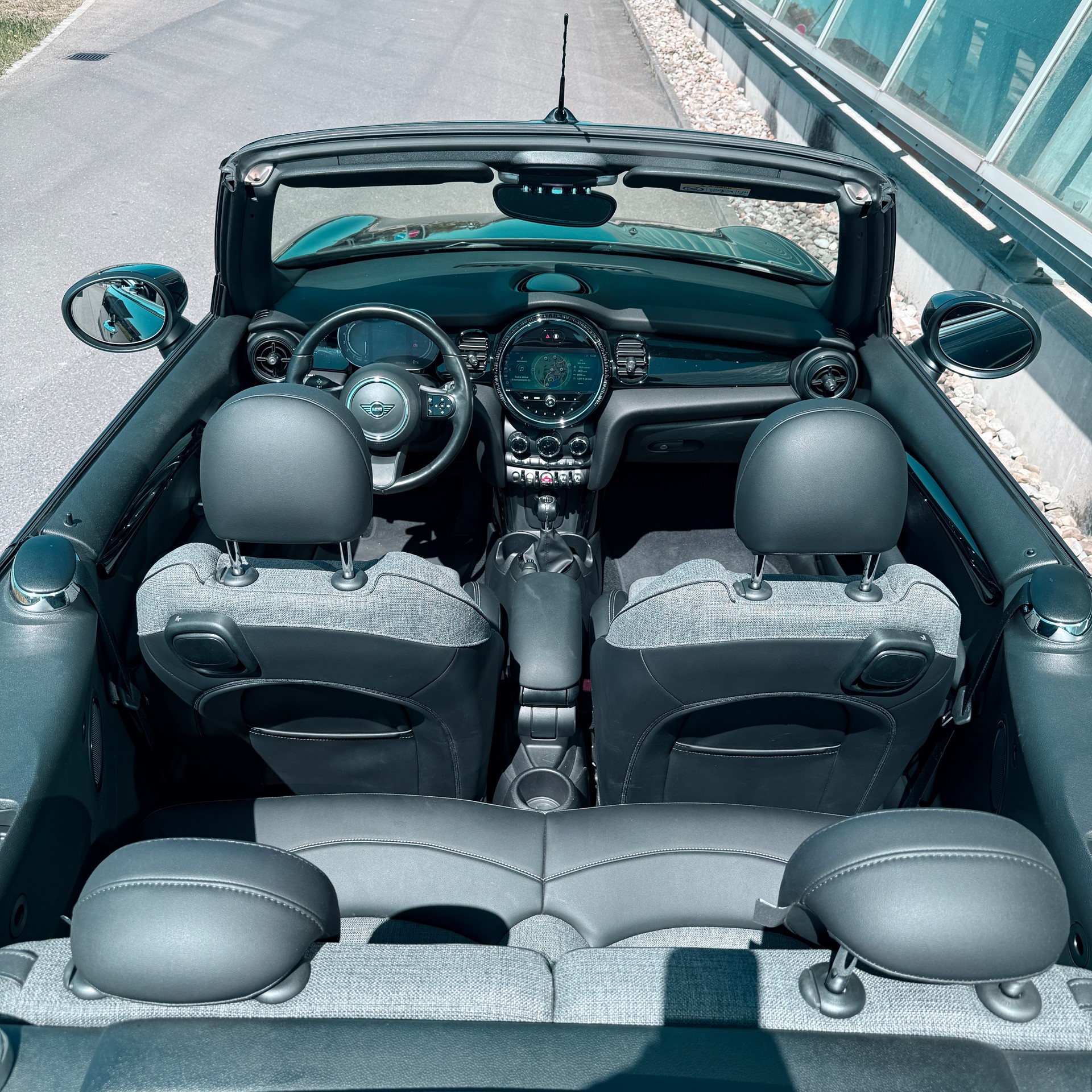MINI One Cabriolet-image-11