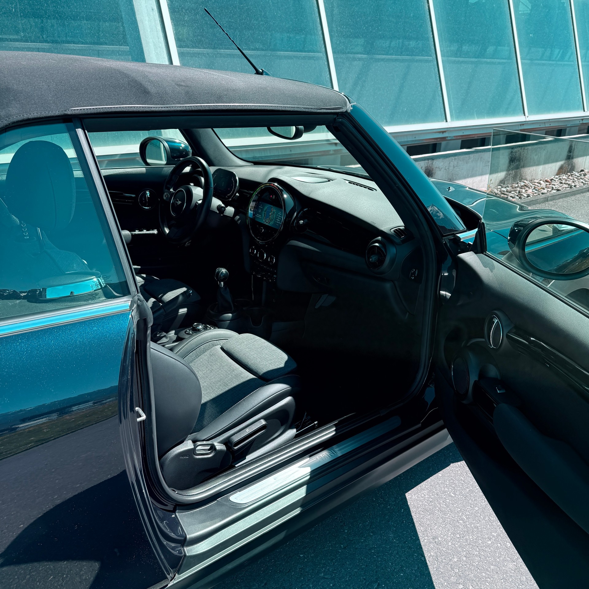 MINI One Cabriolet-image-13