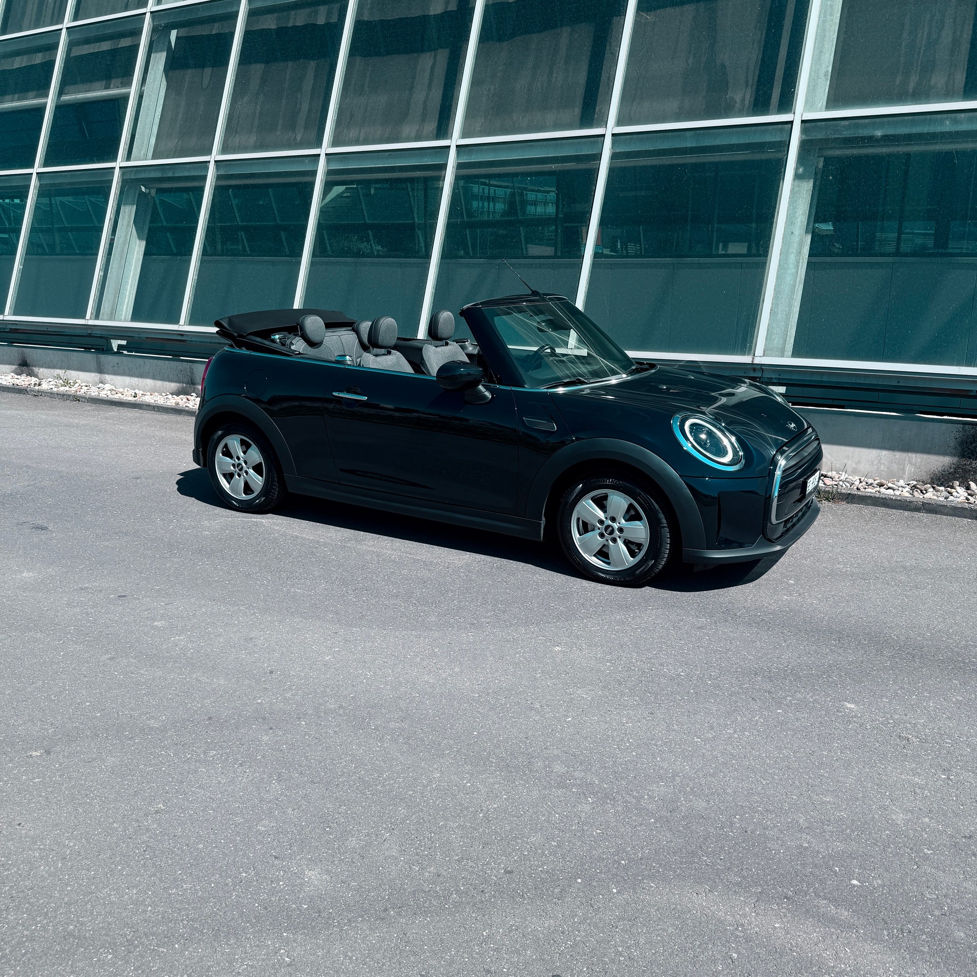 MINI One Cabriolet-image-12