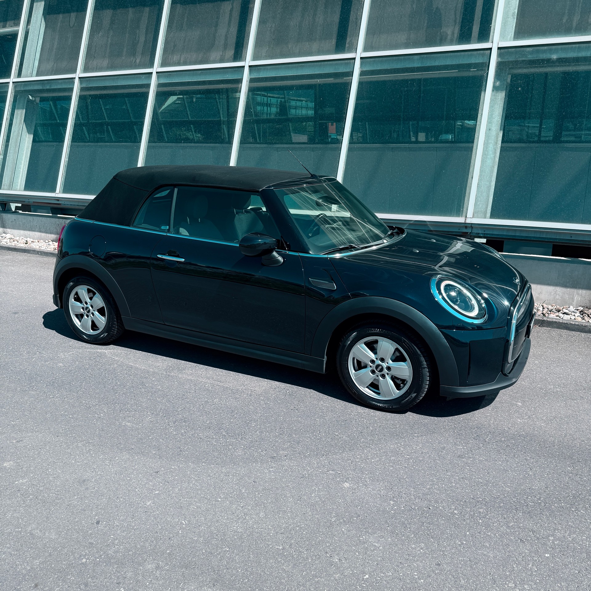 MINI One Cabriolet-image-2