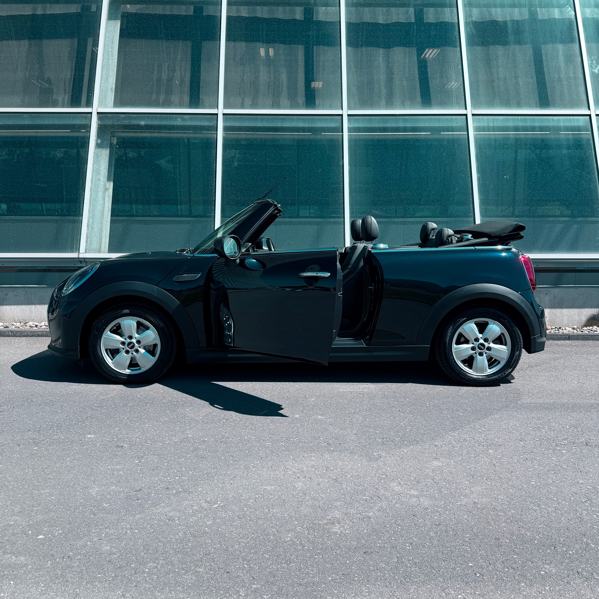 MINI One Cabriolet-image-1