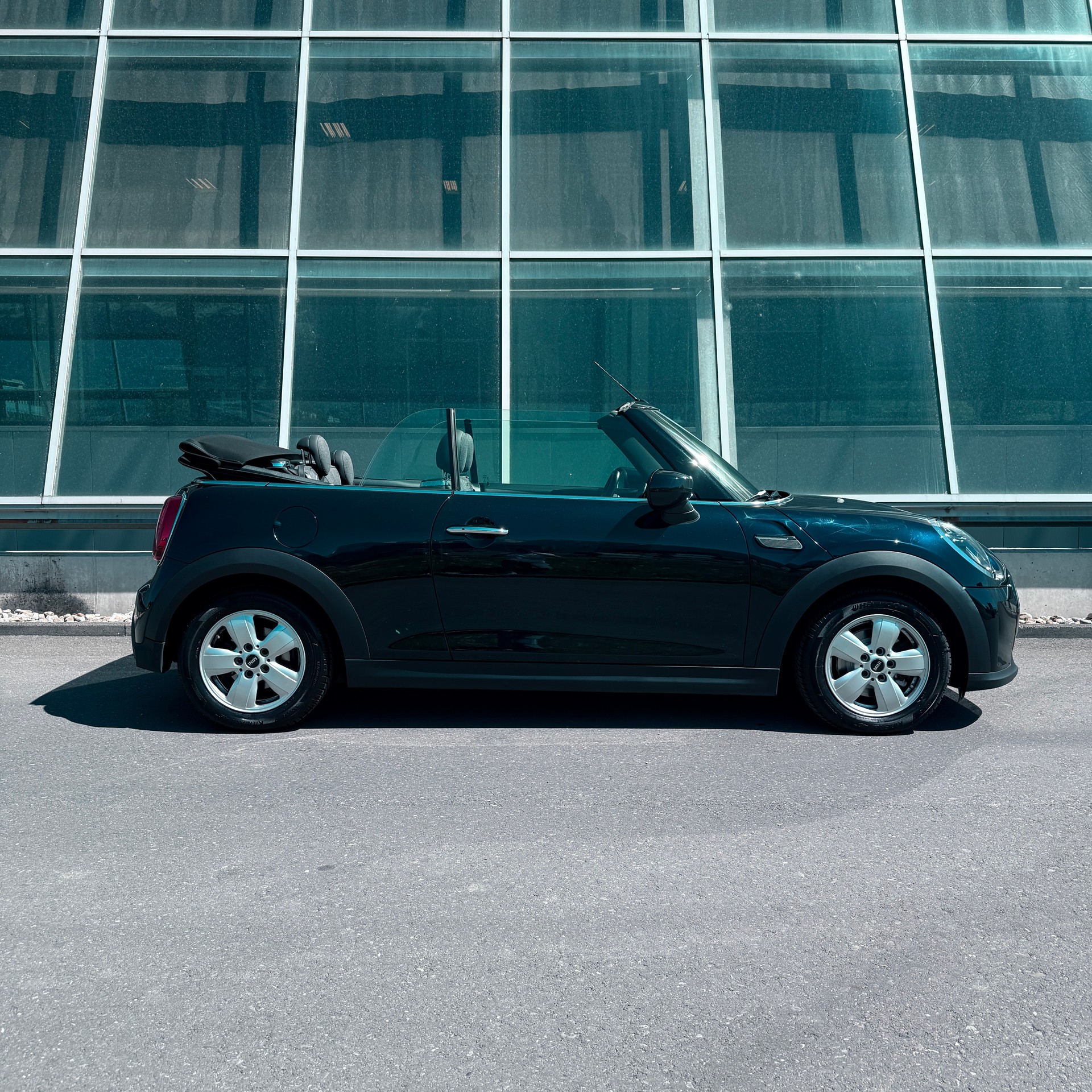 MINI One Cabriolet-image-6