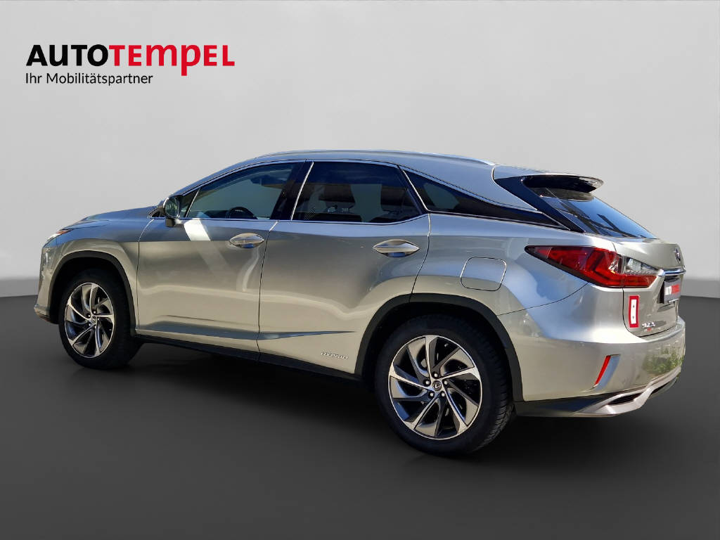 LEXUS RX 450h Excellence-showroom-element-2