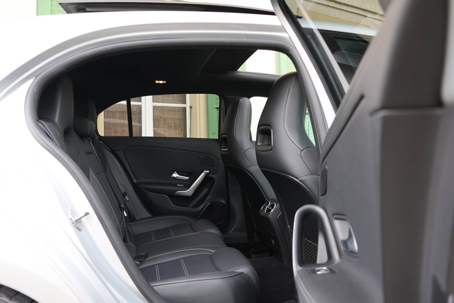 MERCEDES-BENZ A 200 4Matic AMG Line 8G-DCT (CH)-image-9