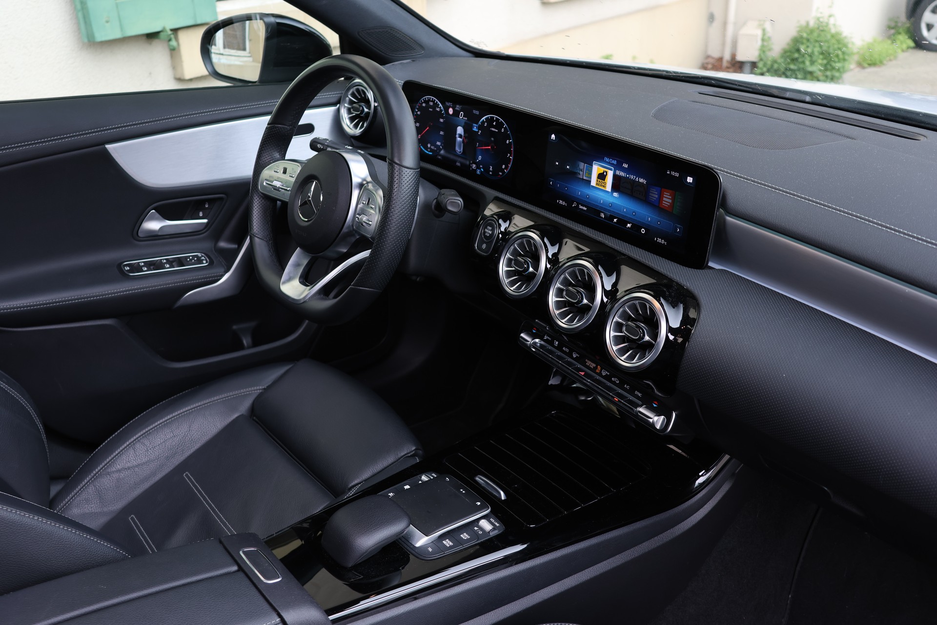 MERCEDES-BENZ A 200 4Matic AMG Line 8G-DCT (CH)-image-6