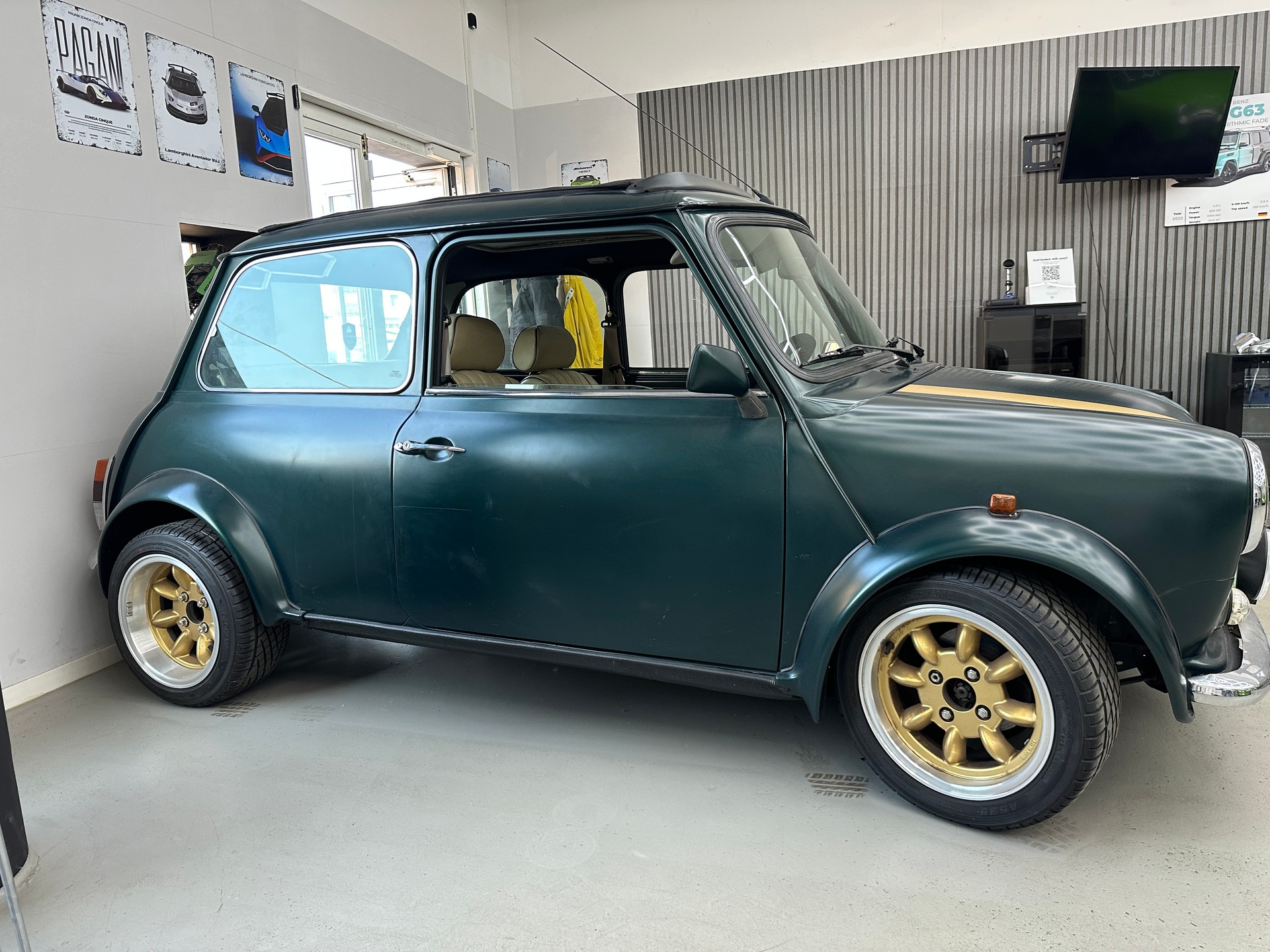 MINI 1.3i-showroom-element-3