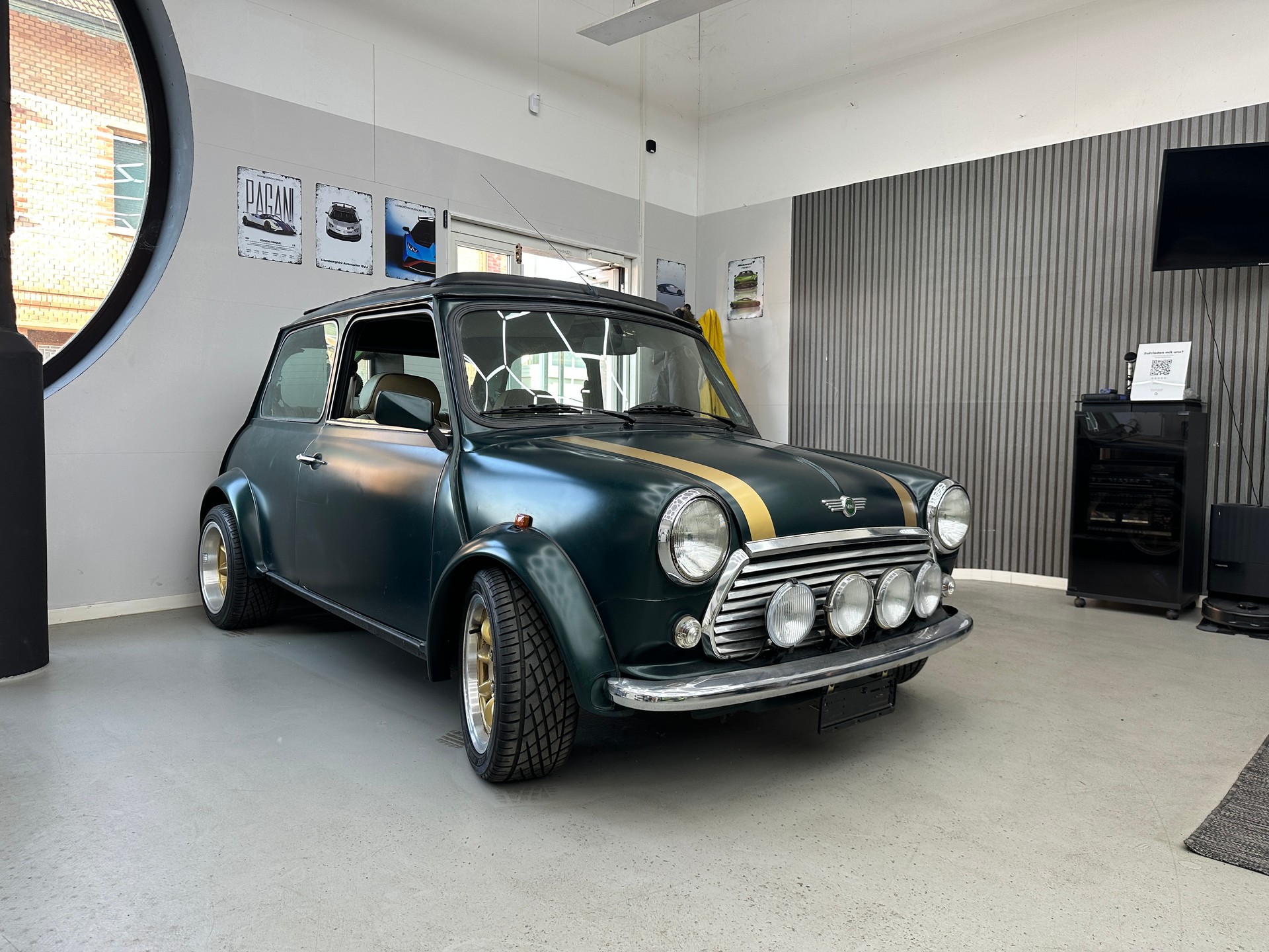 MINI 1.3i-showroom-element-2