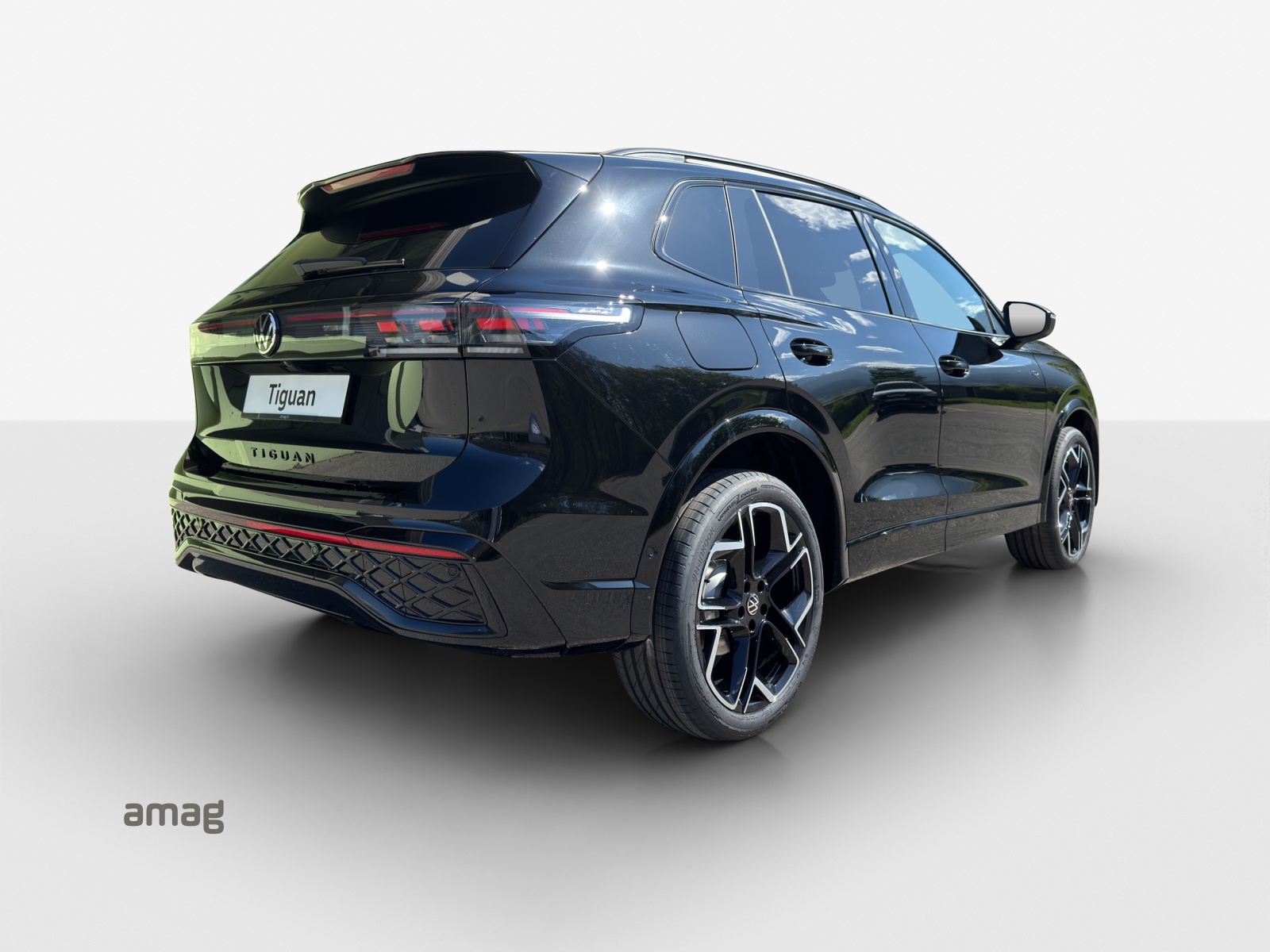 VW Tiguan 2.0 TSI DSG R-Line 4Motion-image-4