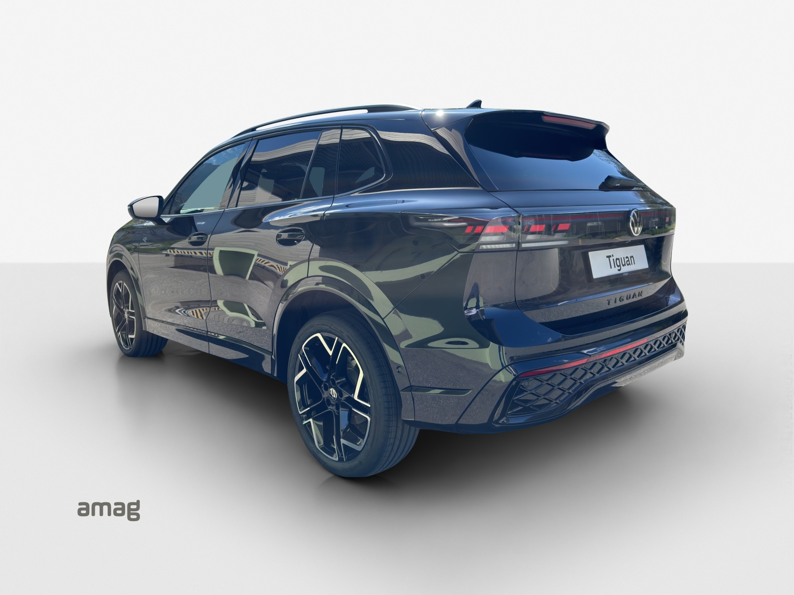 VW Tiguan 2.0 TSI DSG R-Line 4Motion-image-2