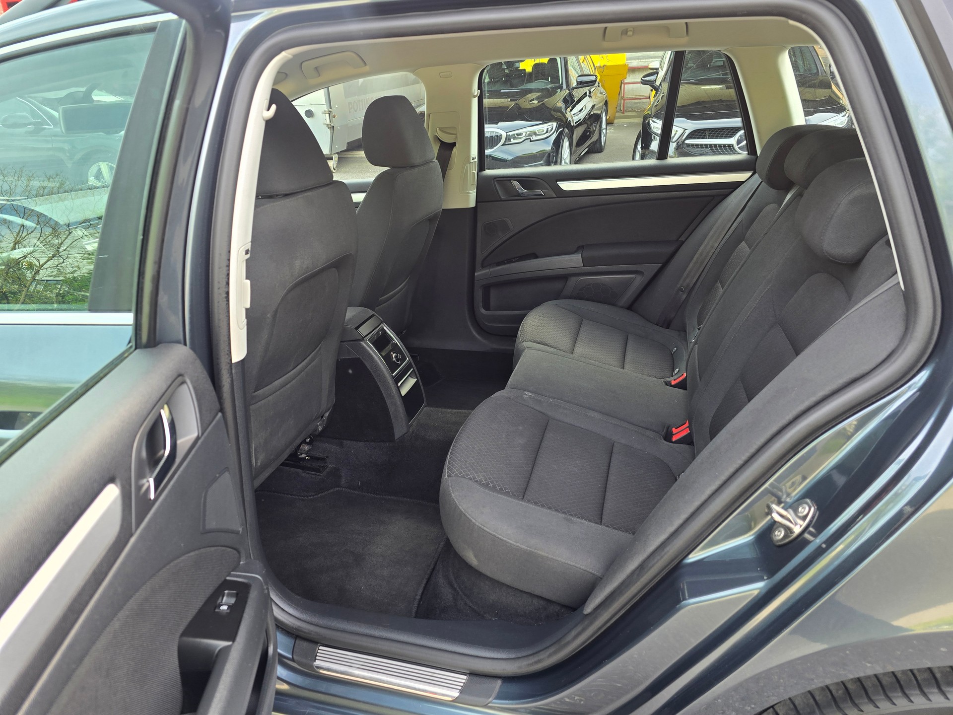 SKODA Superb Combi 1.8 TSI Elegance DSG-image-14