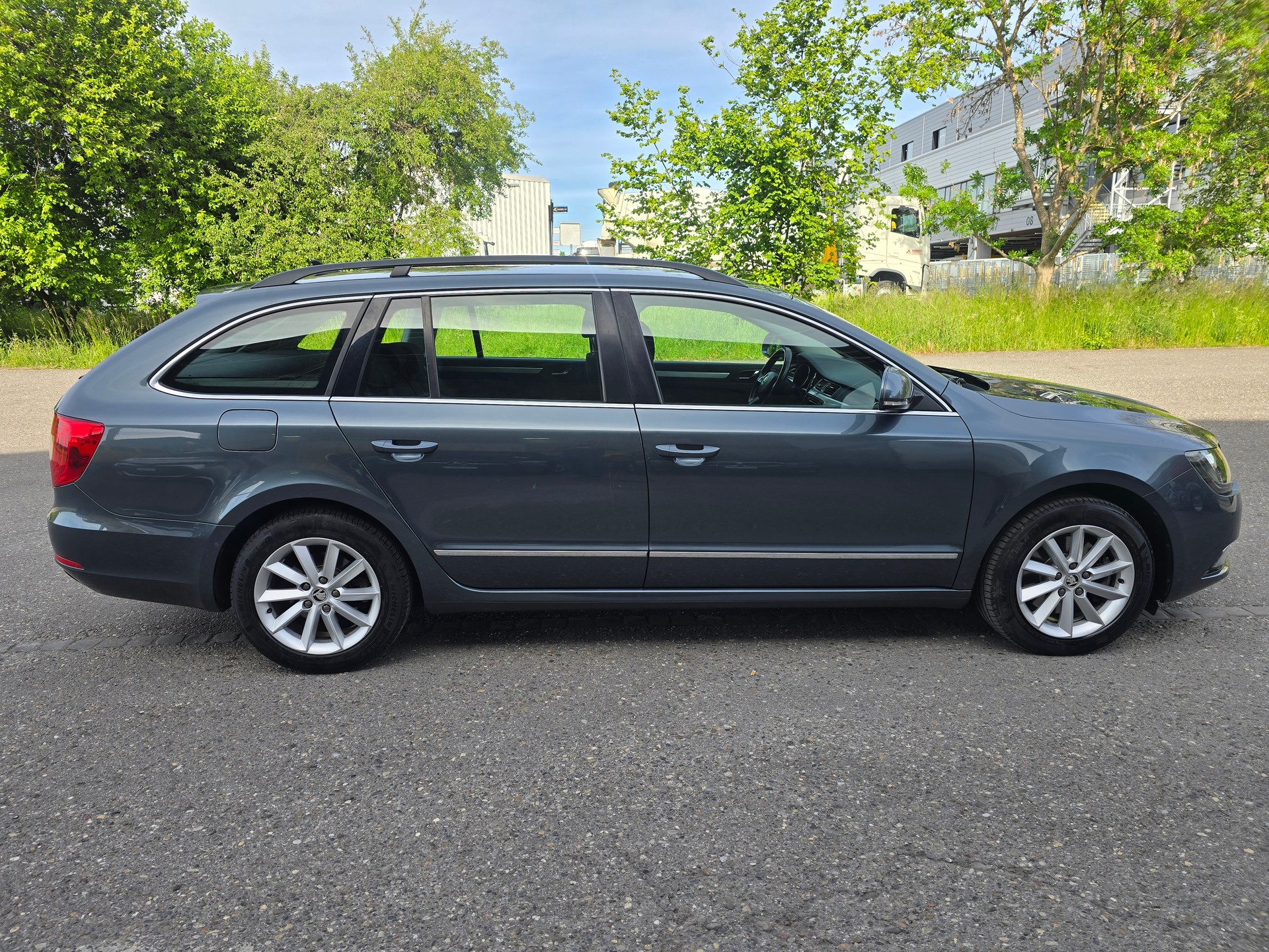 SKODA Superb Combi 1.8 TSI Elegance DSG-image-8