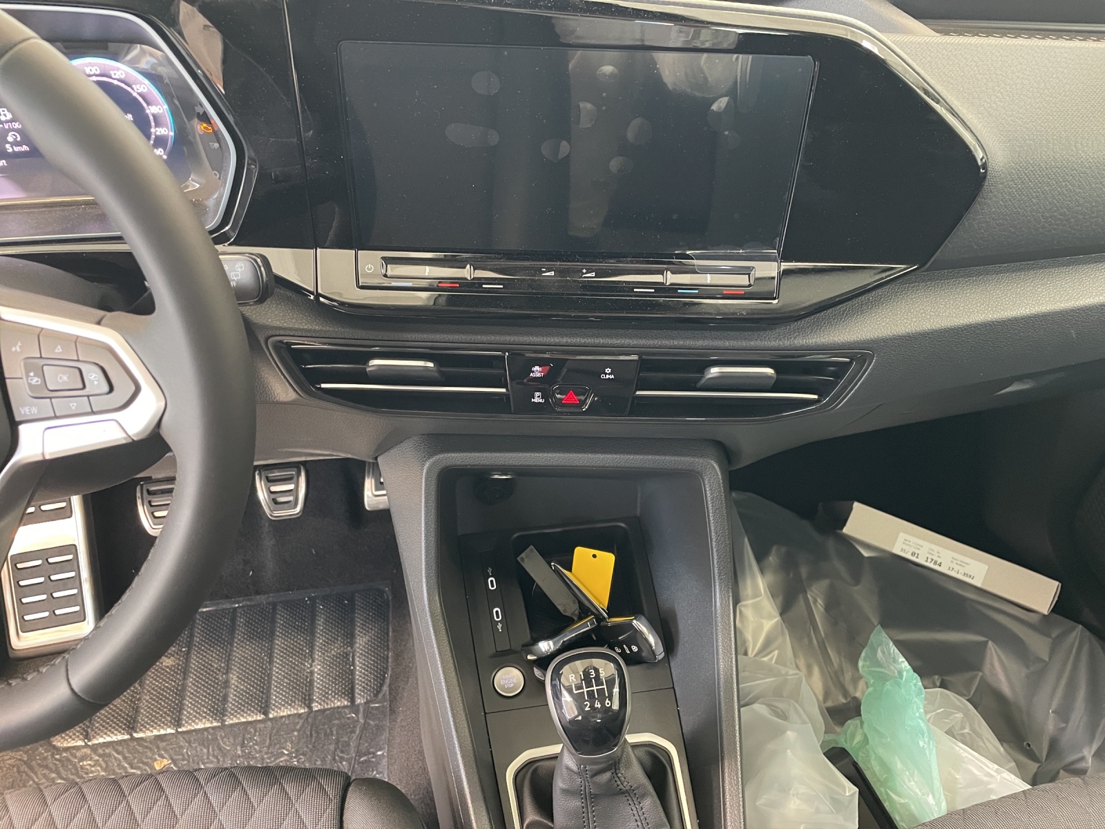 VW Caddy Dark Label 2.0 TDI 4Motion-image-11