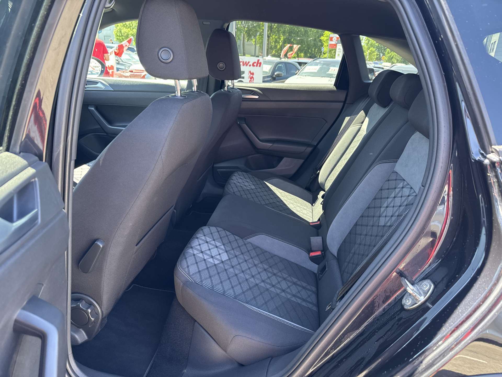 VW Taigo 1.0 TSi R-Line DSG-Automat-image-6