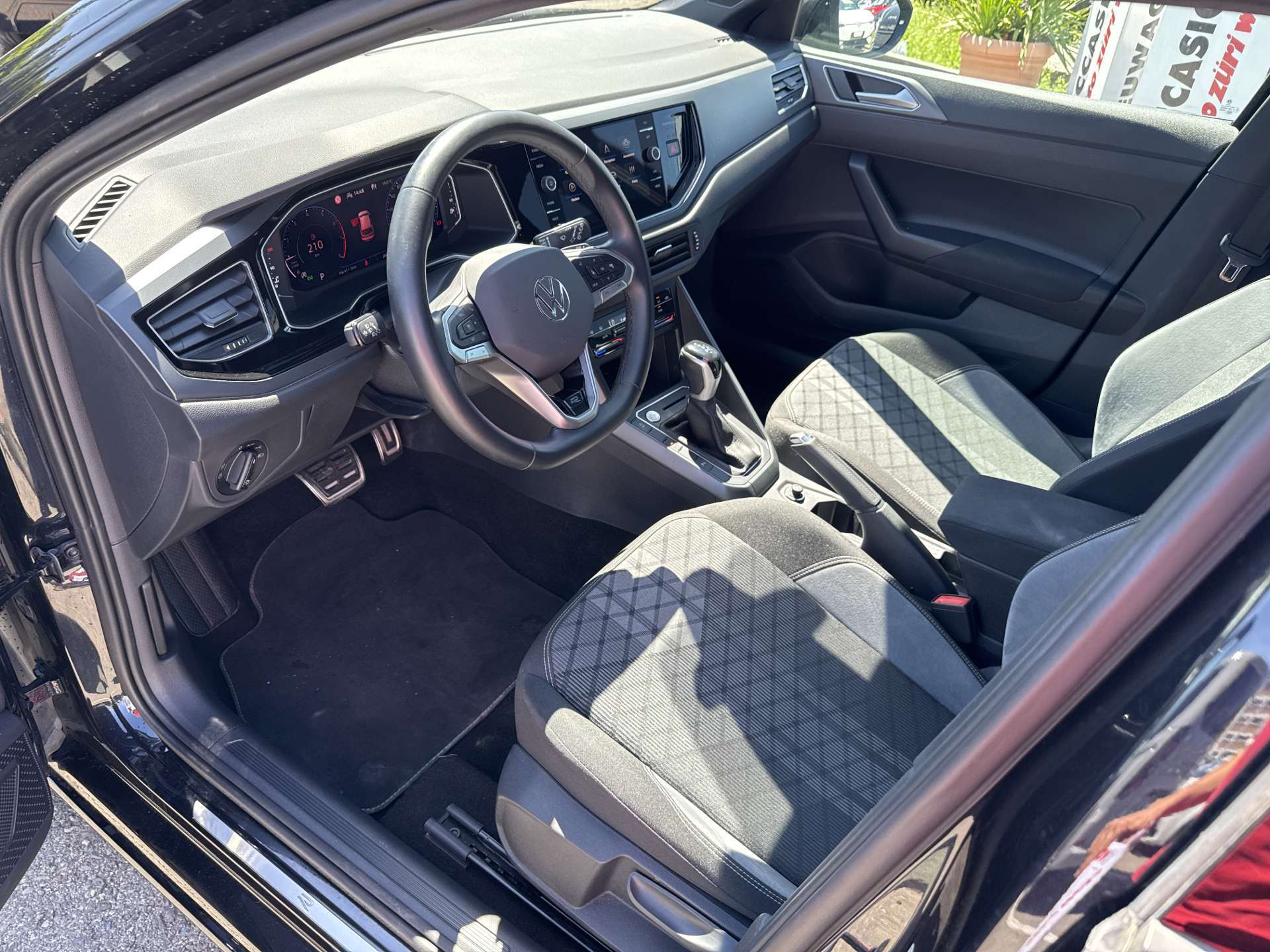 VW Taigo 1.0 TSi R-Line DSG-Automat-image-5