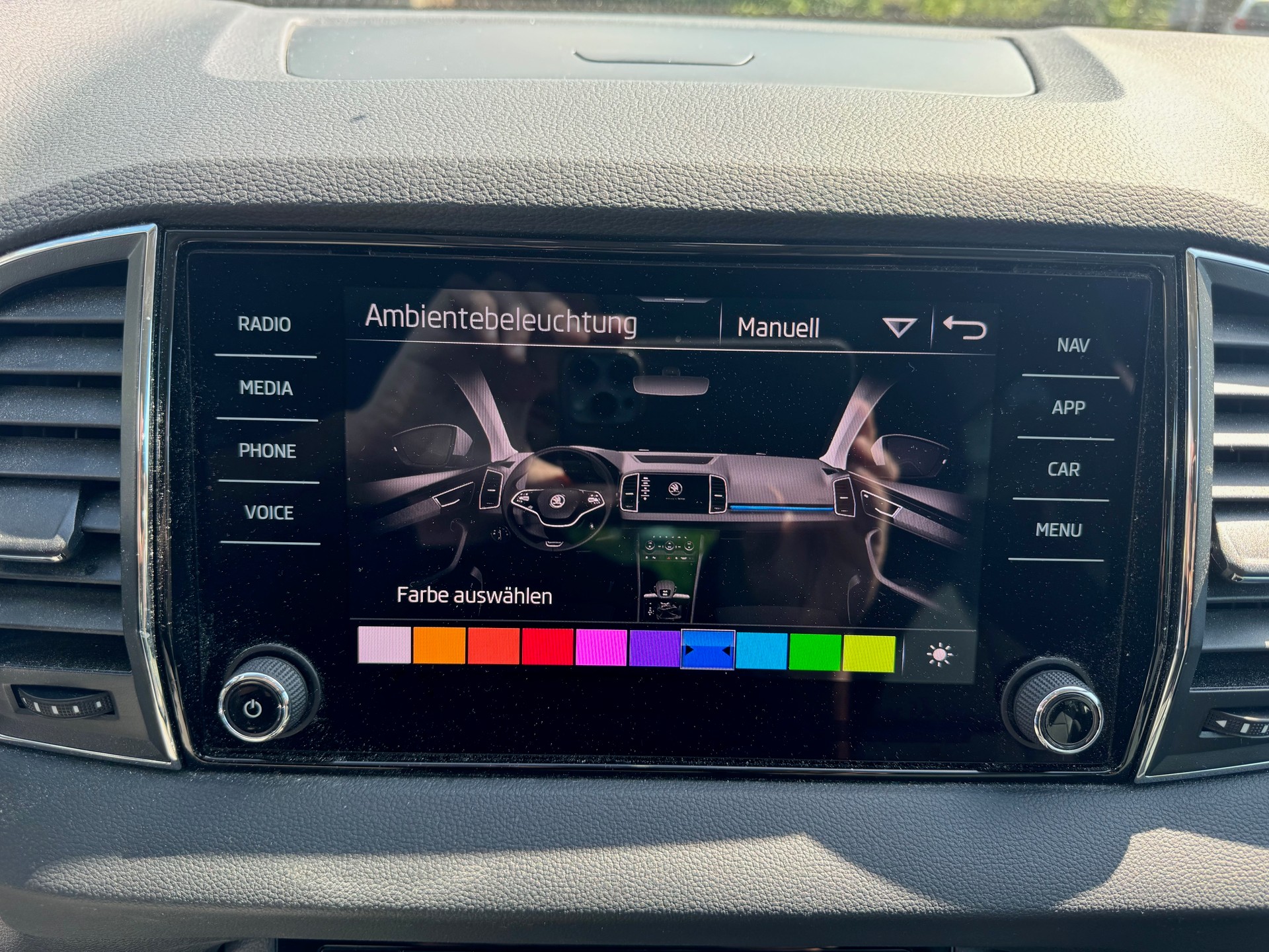 SKODA Karoq 2.0 TDI Drive 4x4 DSG-image-17