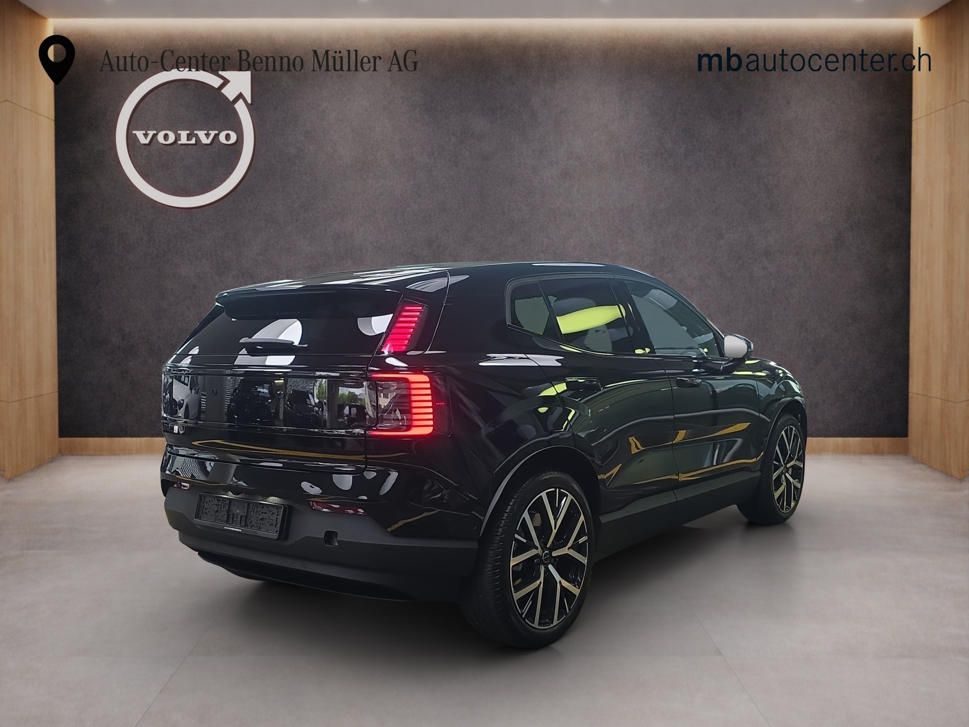 VOLVO EX30 E60 Twin Ultra Performance Sw. Black Ed. AWD-image-4