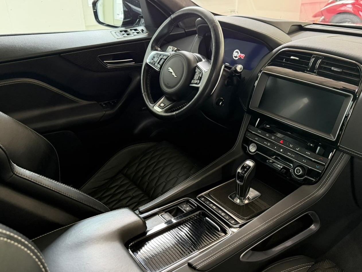 JAGUAR F-Pace 5.0 V8 SVR AWD Automatik-image-6