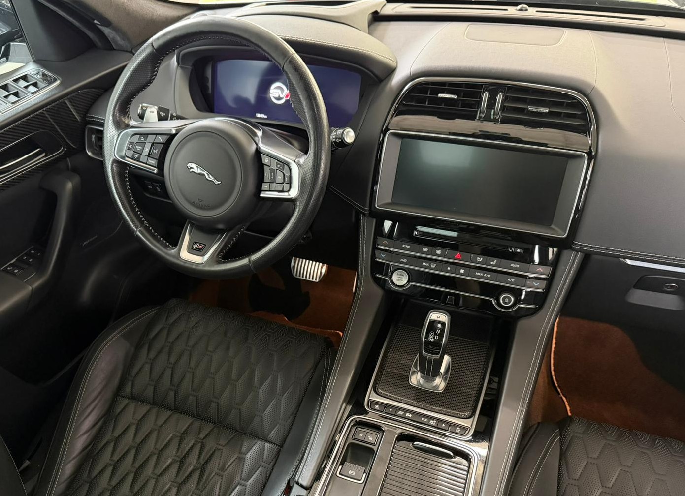 JAGUAR F-Pace 5.0 V8 SVR AWD Automatik-image-9