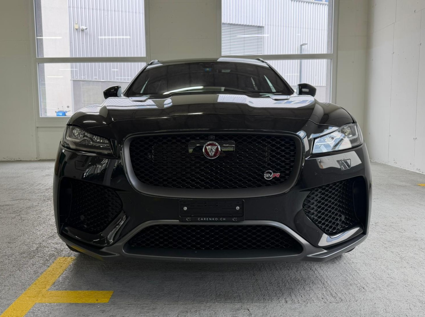 JAGUAR F-Pace 5.0 V8 SVR AWD Automatik-image-1