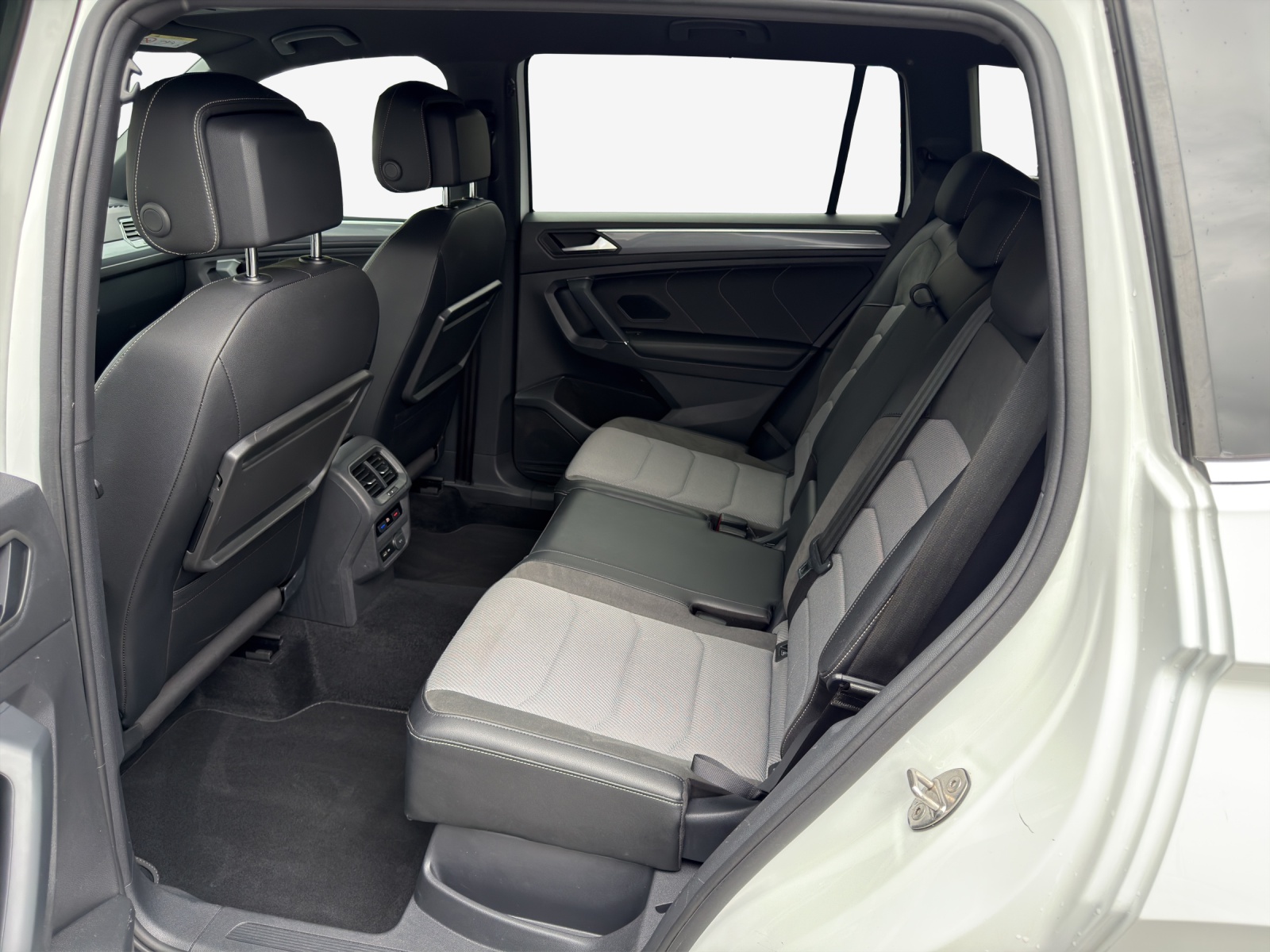 VW Tiguan Allspace 2.0TSI Highline 4Motion DSG-image-15