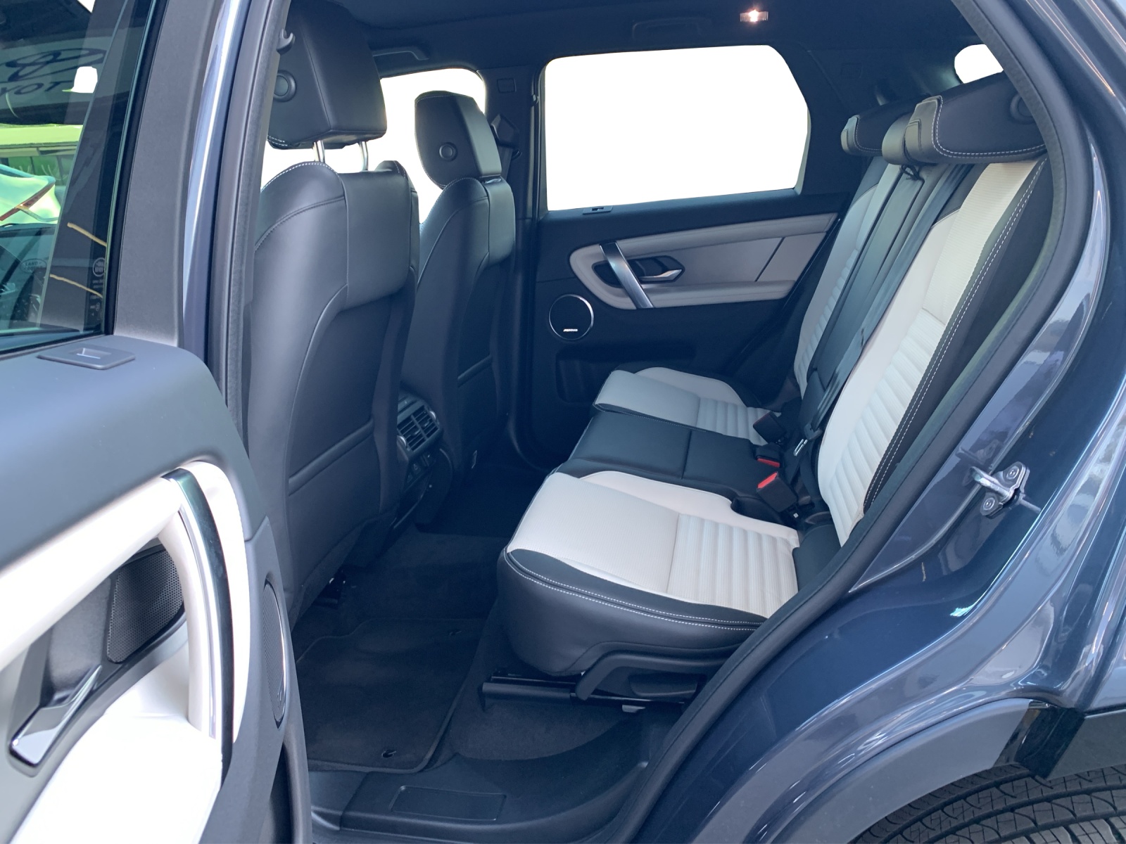 LAND ROVER Discovery Sport 2.0 D I4 200 Dynamic HSE-image-9