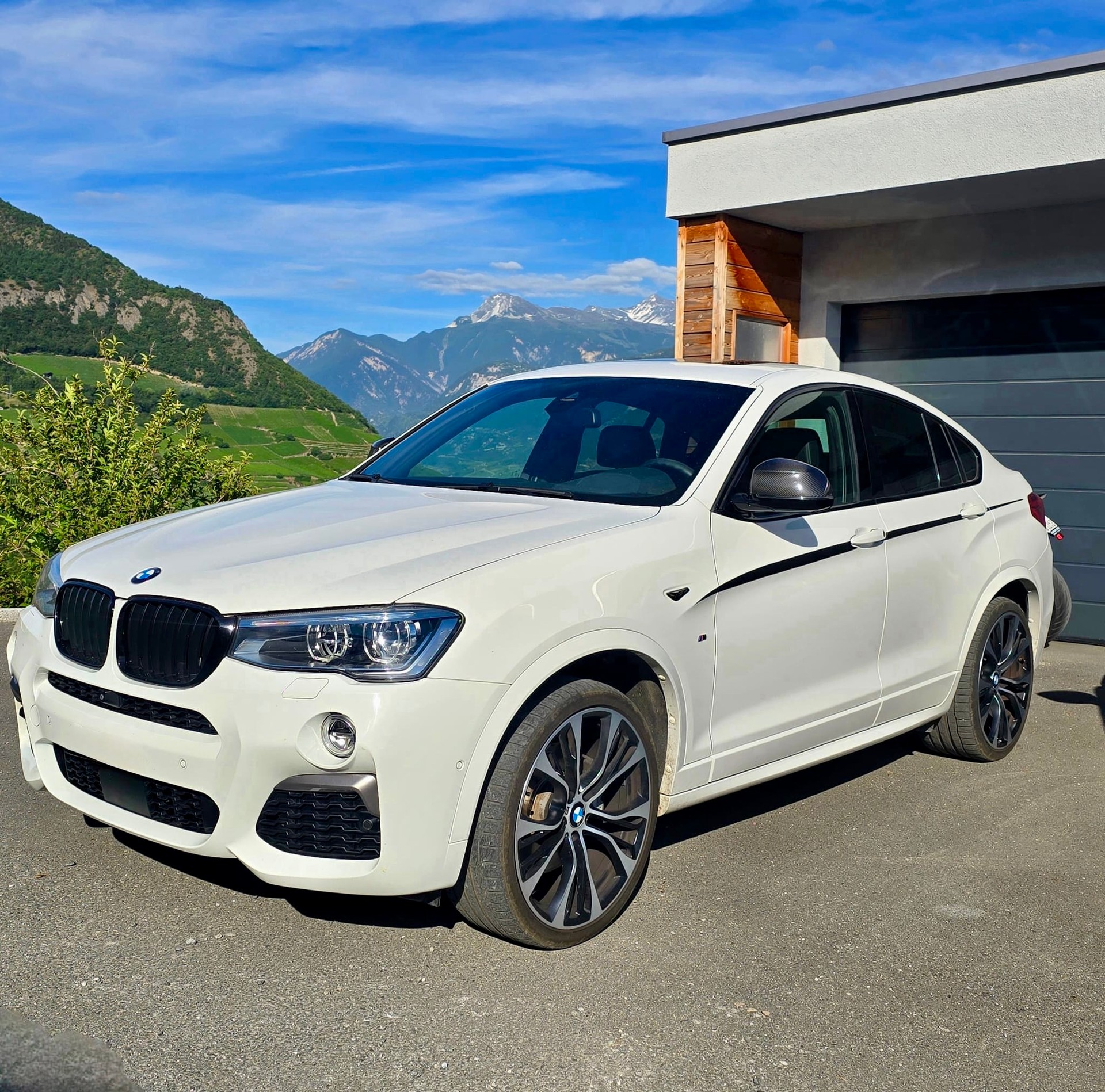 BMW M40i-image-1