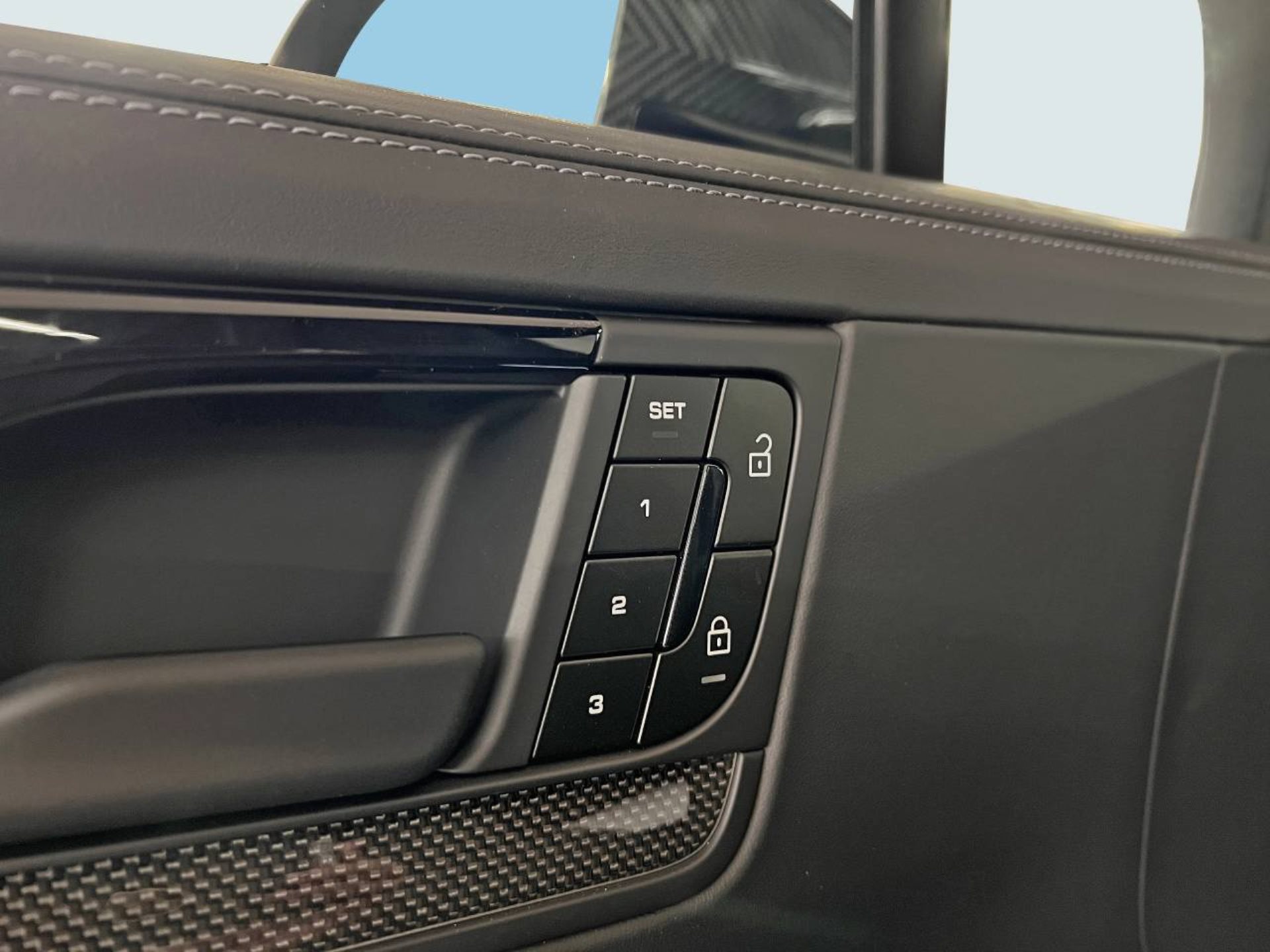 PORSCHE Cayenne Turbo E-Hybrid Coupé mit GT-Paket-image-31