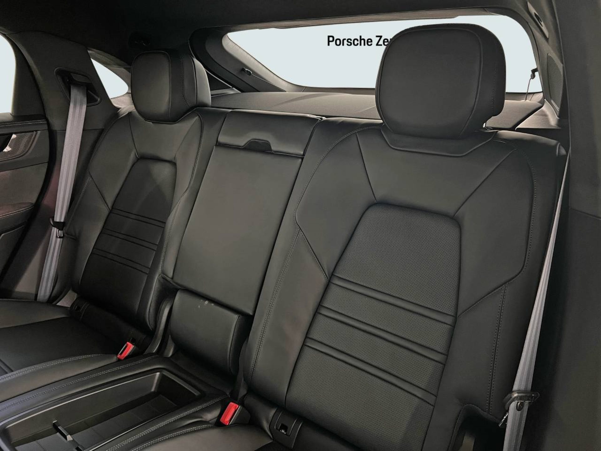 PORSCHE Cayenne Turbo E-Hybrid Coupé mit GT-Paket-image-21