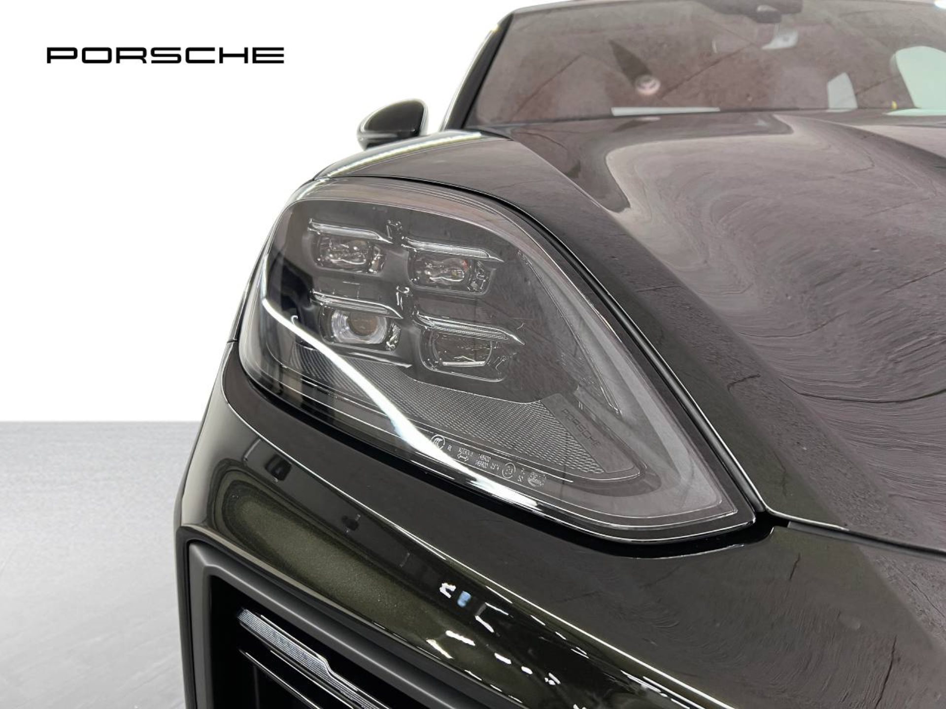 PORSCHE Cayenne Turbo E-Hybrid Coupé mit GT-Paket-image-11