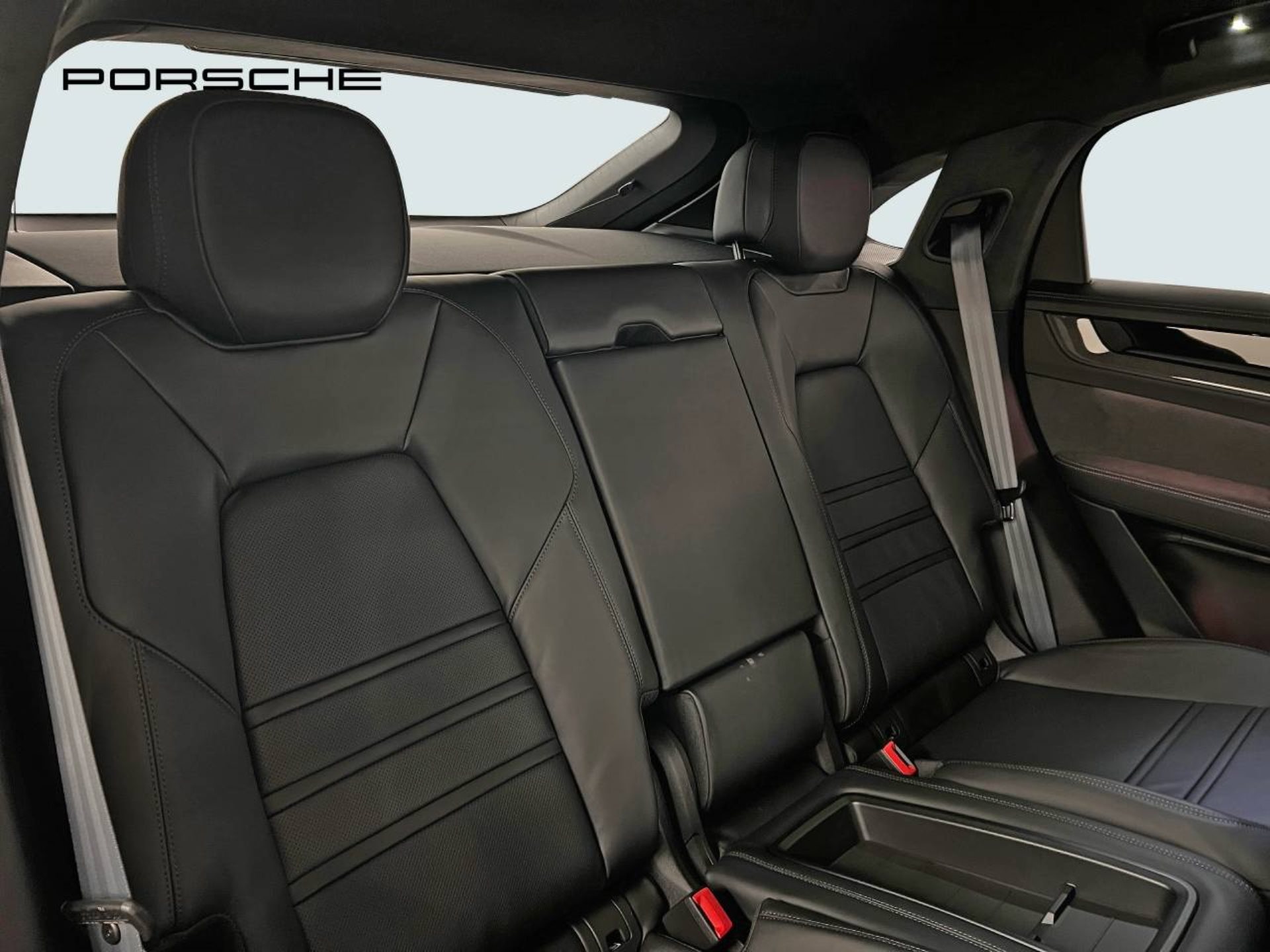 PORSCHE Cayenne Turbo E-Hybrid Coupé mit GT-Paket-image-22
