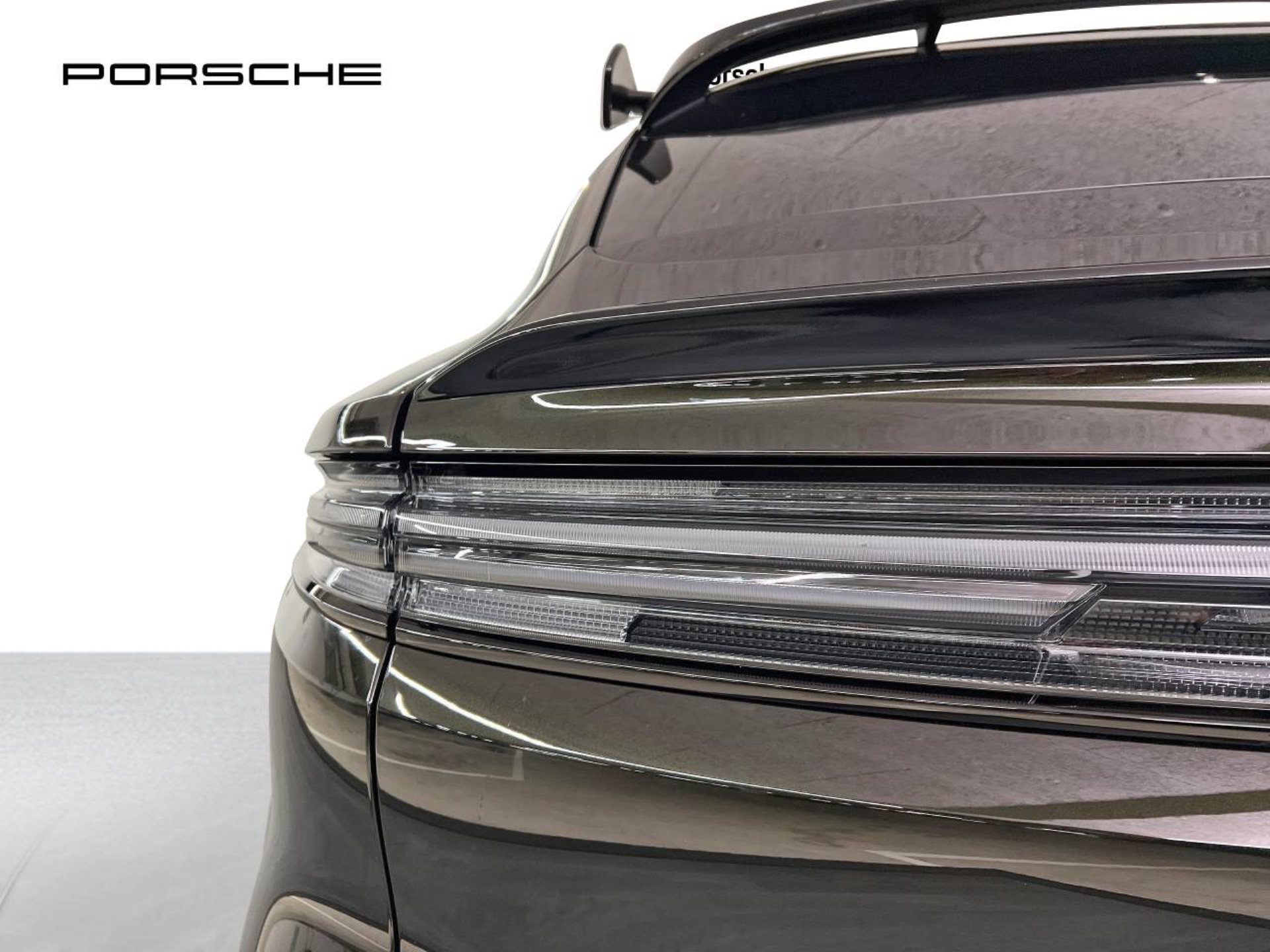 PORSCHE Cayenne Turbo E-Hybrid Coupé mit GT-Paket-image-12