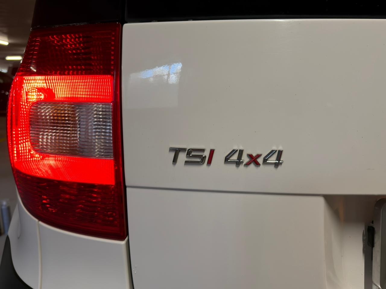 SKODA Yeti 1.8 TSI Ambition 4x4 DSG-image-13