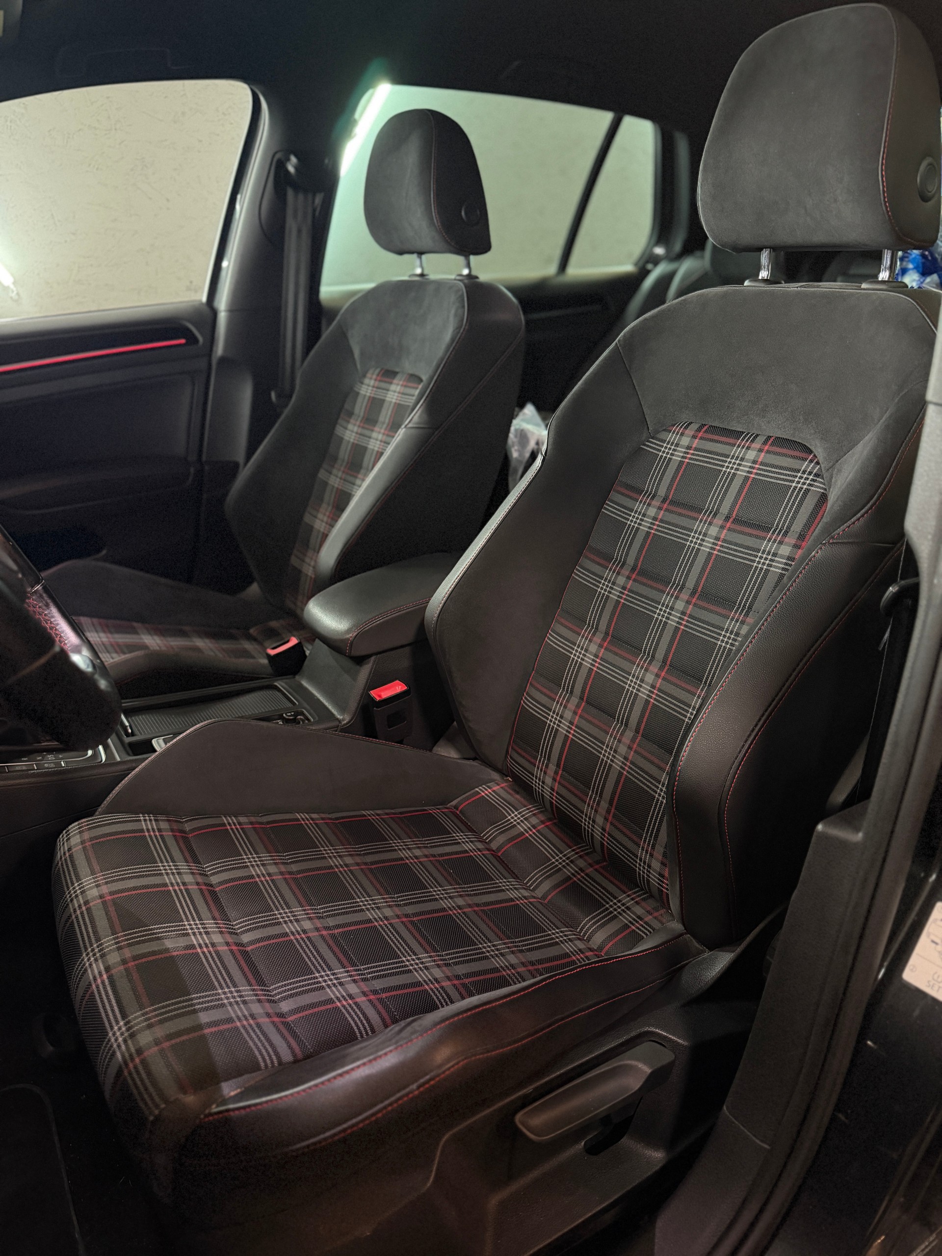 VW Golf 2.0 TSI GTI Performance DSG-image-11