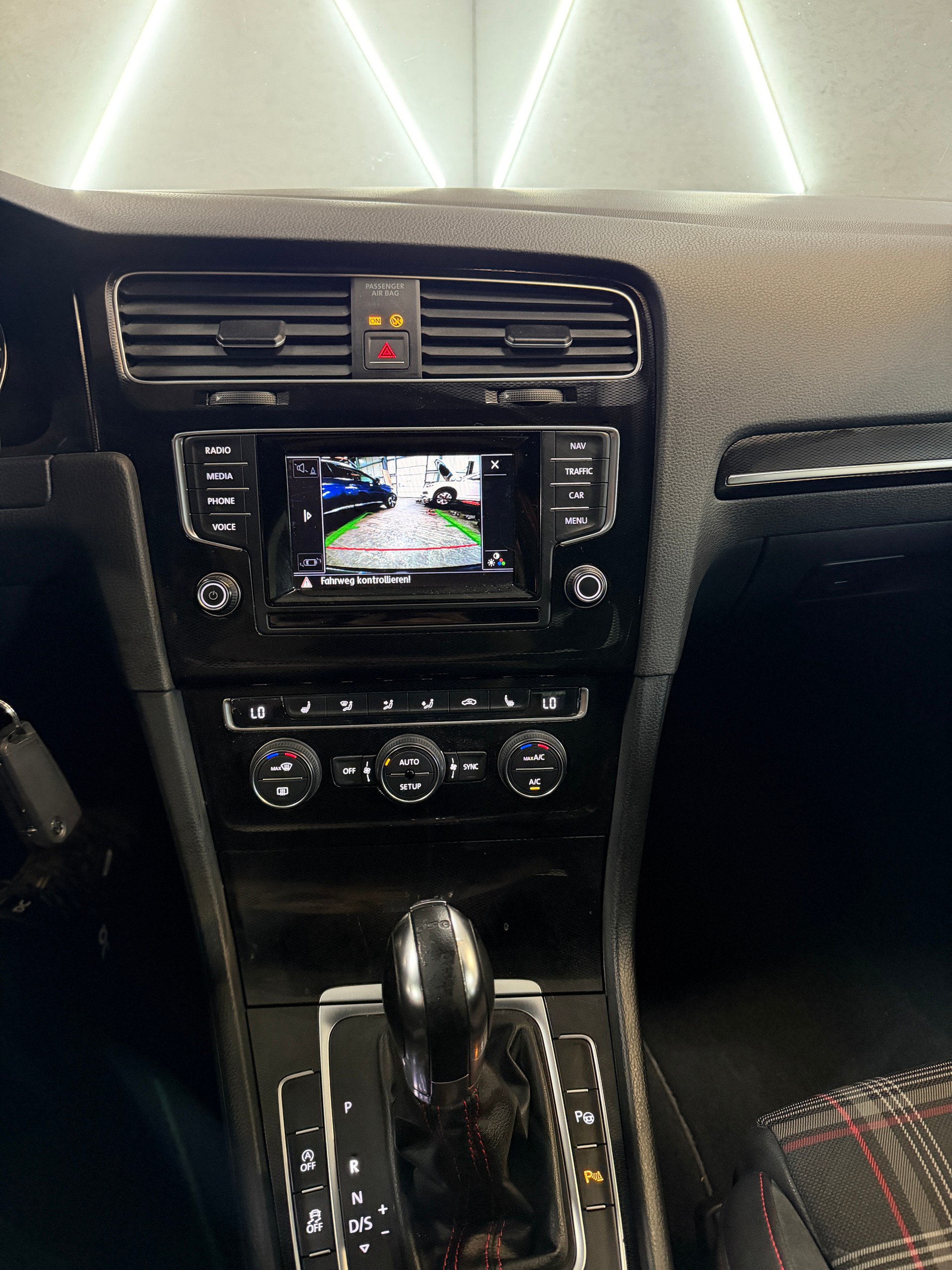 VW Golf 2.0 TSI GTI Performance DSG-image-12