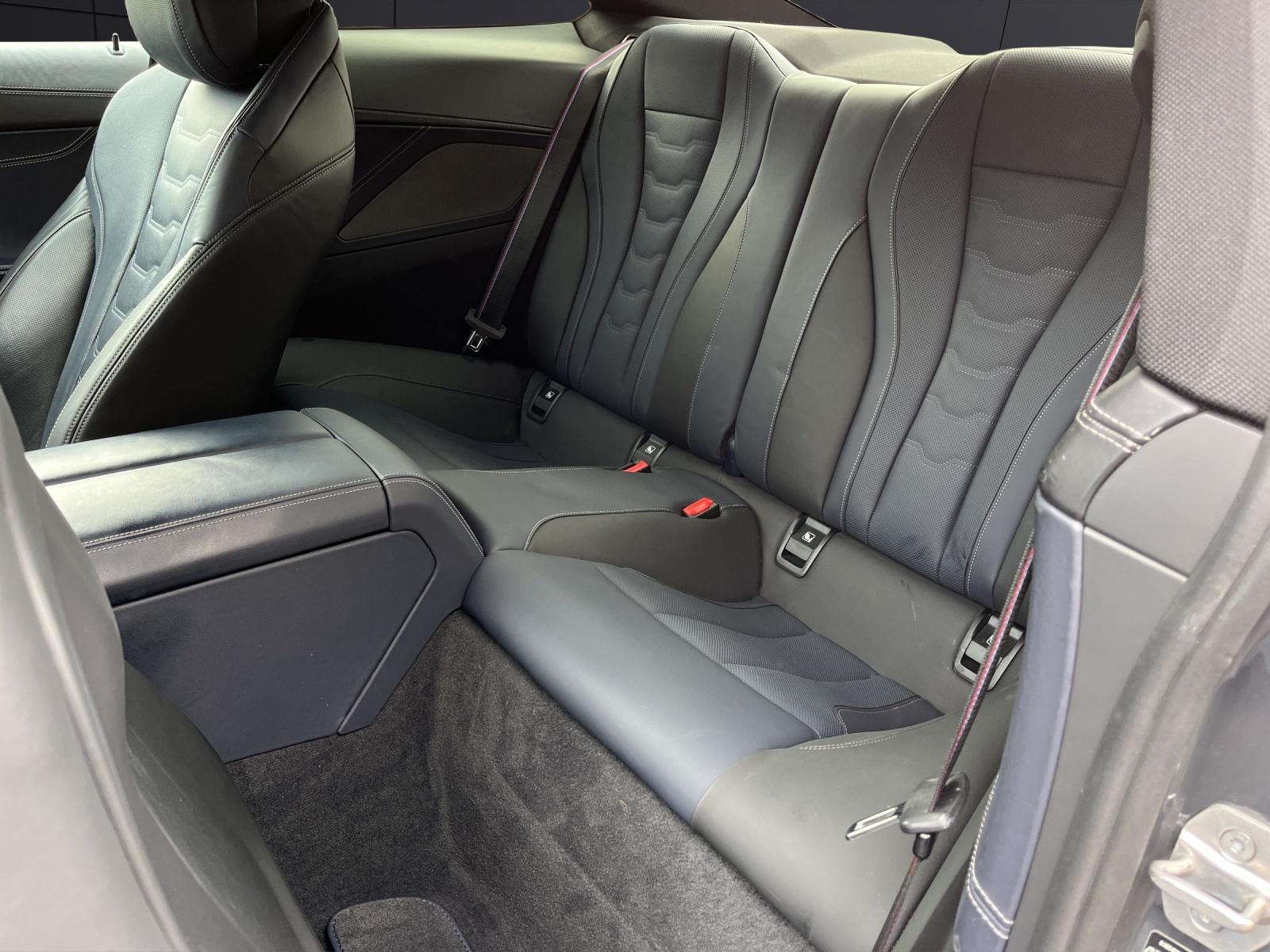 BMW M850i xDrive Coupé-image-13