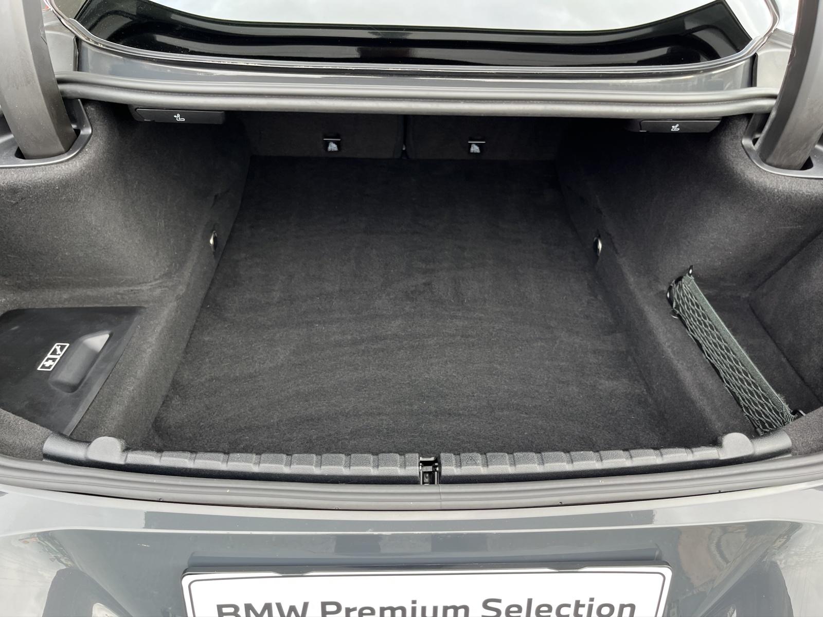 BMW M850i xDrive Coupé-image-9