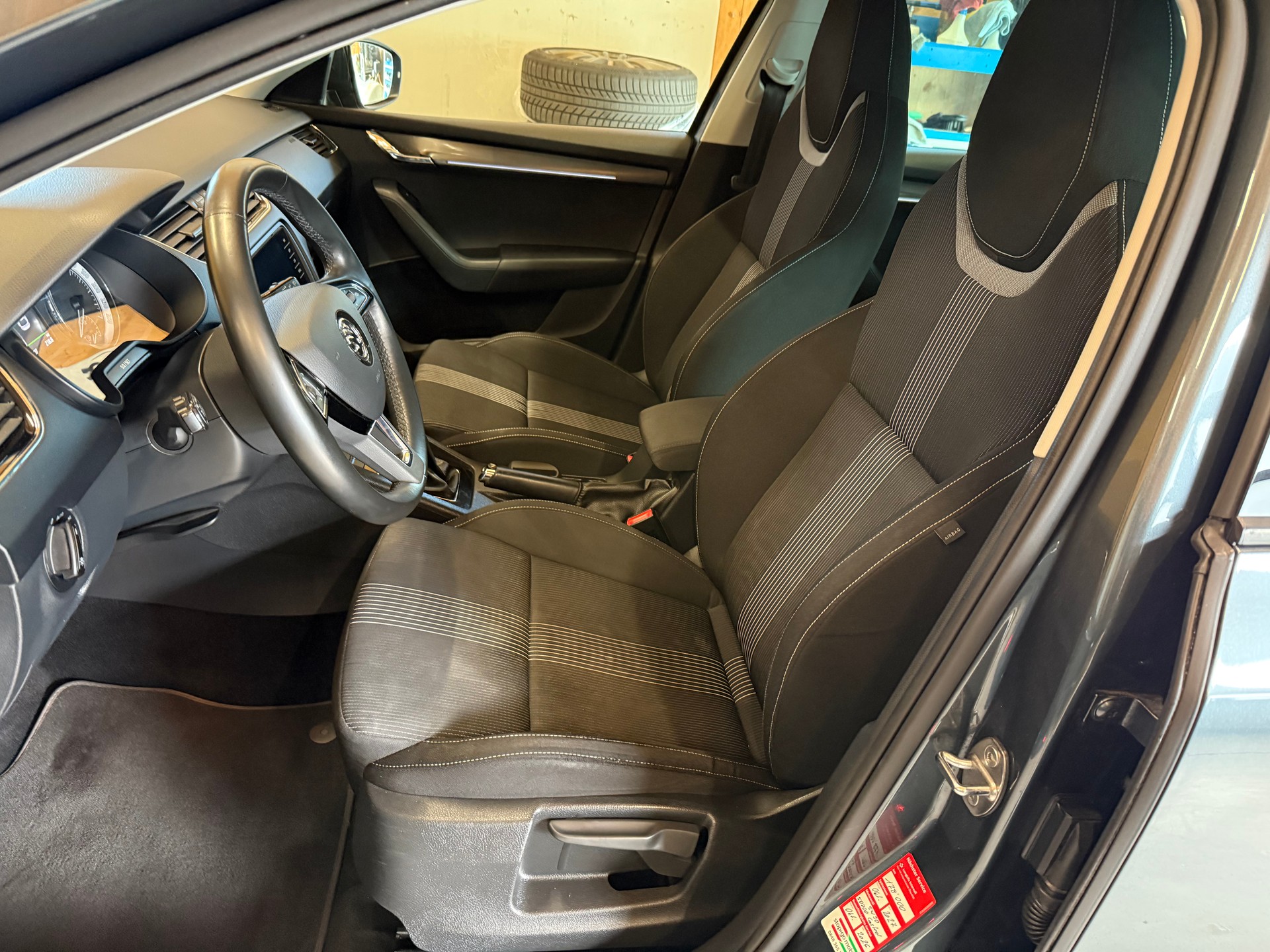 SKODA Octavia Combi 1.4 TSI Style-image-6