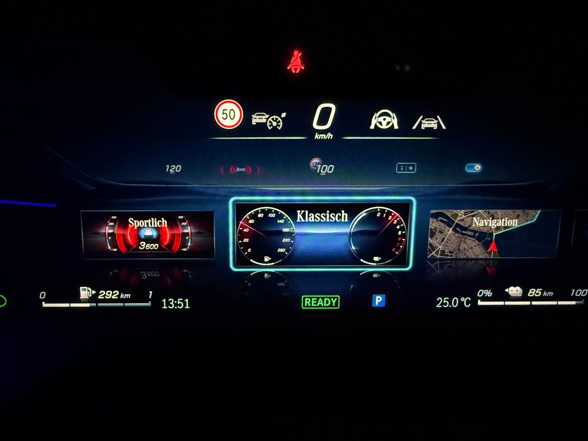 MERCEDES-BENZ E 300 de EXCLUSIVE T 4Matic EQ Hybrid 9G-Tronic-image-29