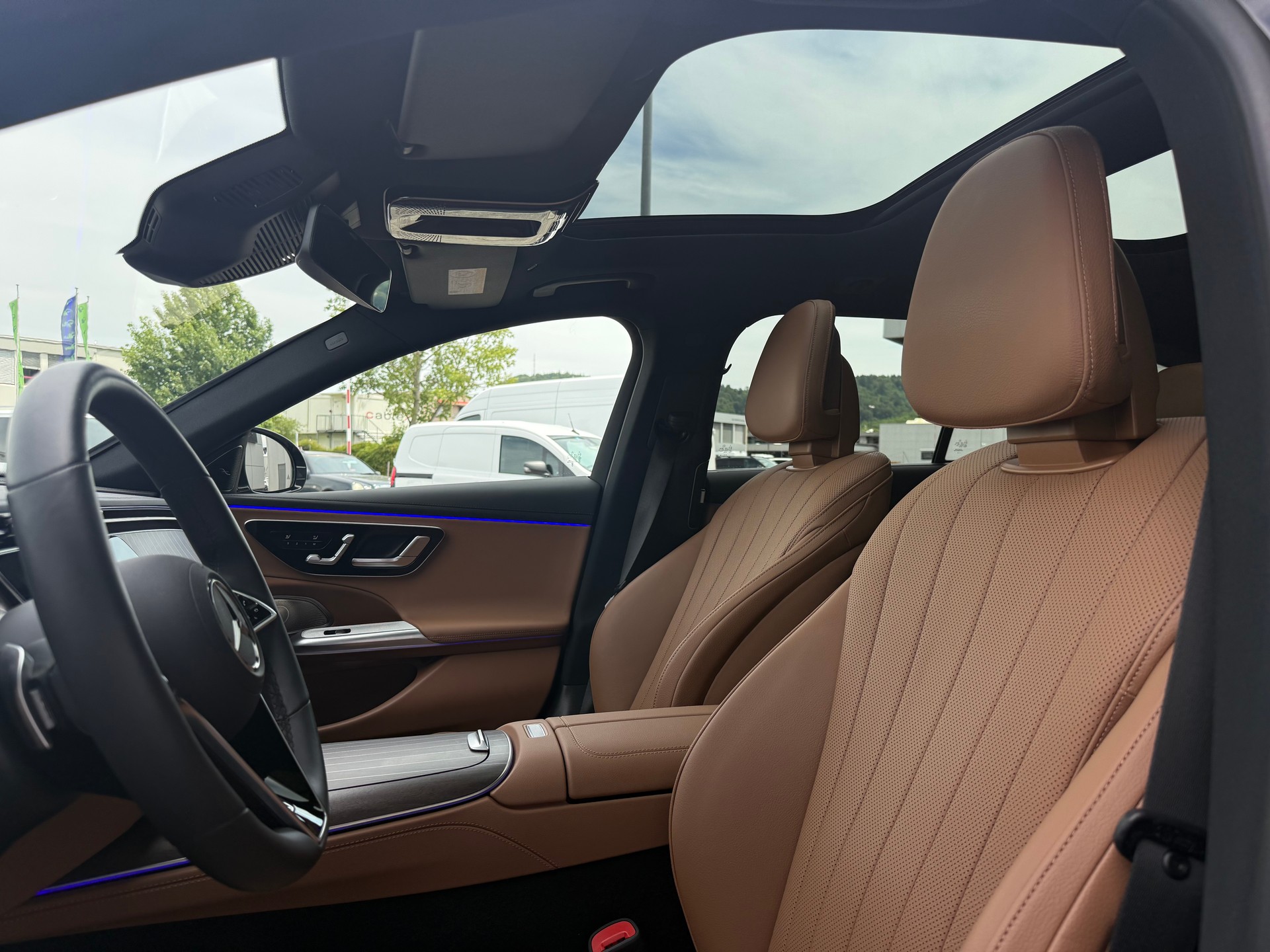 MERCEDES-BENZ E 300 de EXCLUSIVE T 4Matic EQ Hybrid 9G-Tronic-image-4