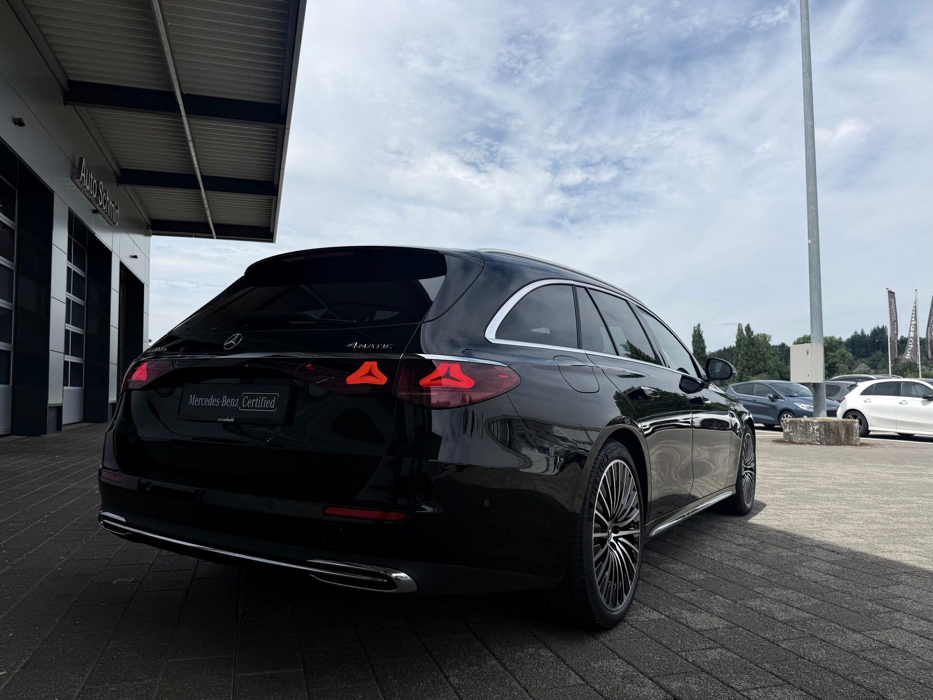 MERCEDES-BENZ E 300 de EXCLUSIVE T 4Matic EQ Hybrid 9G-Tronic-showroom-element-1