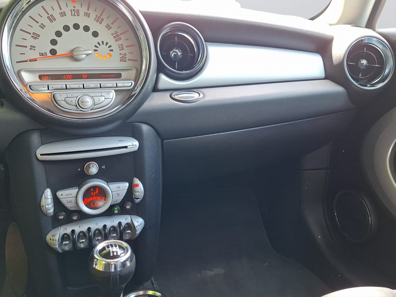 MINI Clubman Cooper-image-13