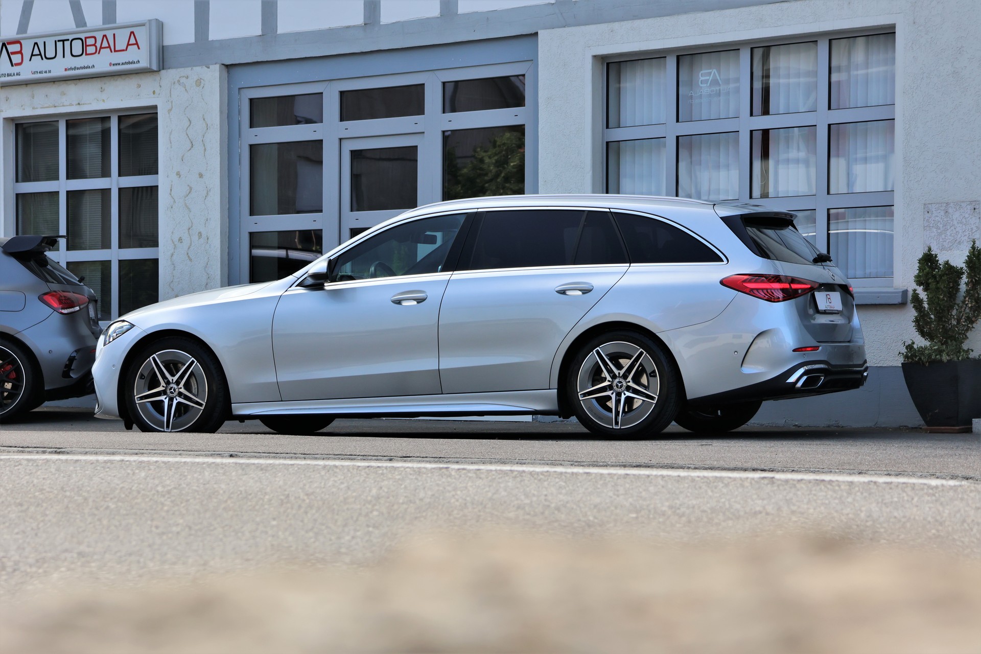 MERCEDES-BENZ C 220 d T 4Matic Swiss Star AMG-Line (CH)-showroom-element-3